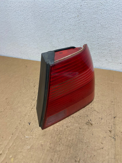 1999 to 2003 Volkswagen Jetta Sedan Right Passenger Tail Light AD0664 LK2