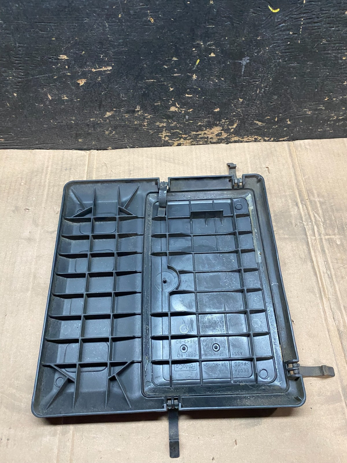 2008 to 2012 Ford Escape Engine Motor Cover Oem V9958 DG6