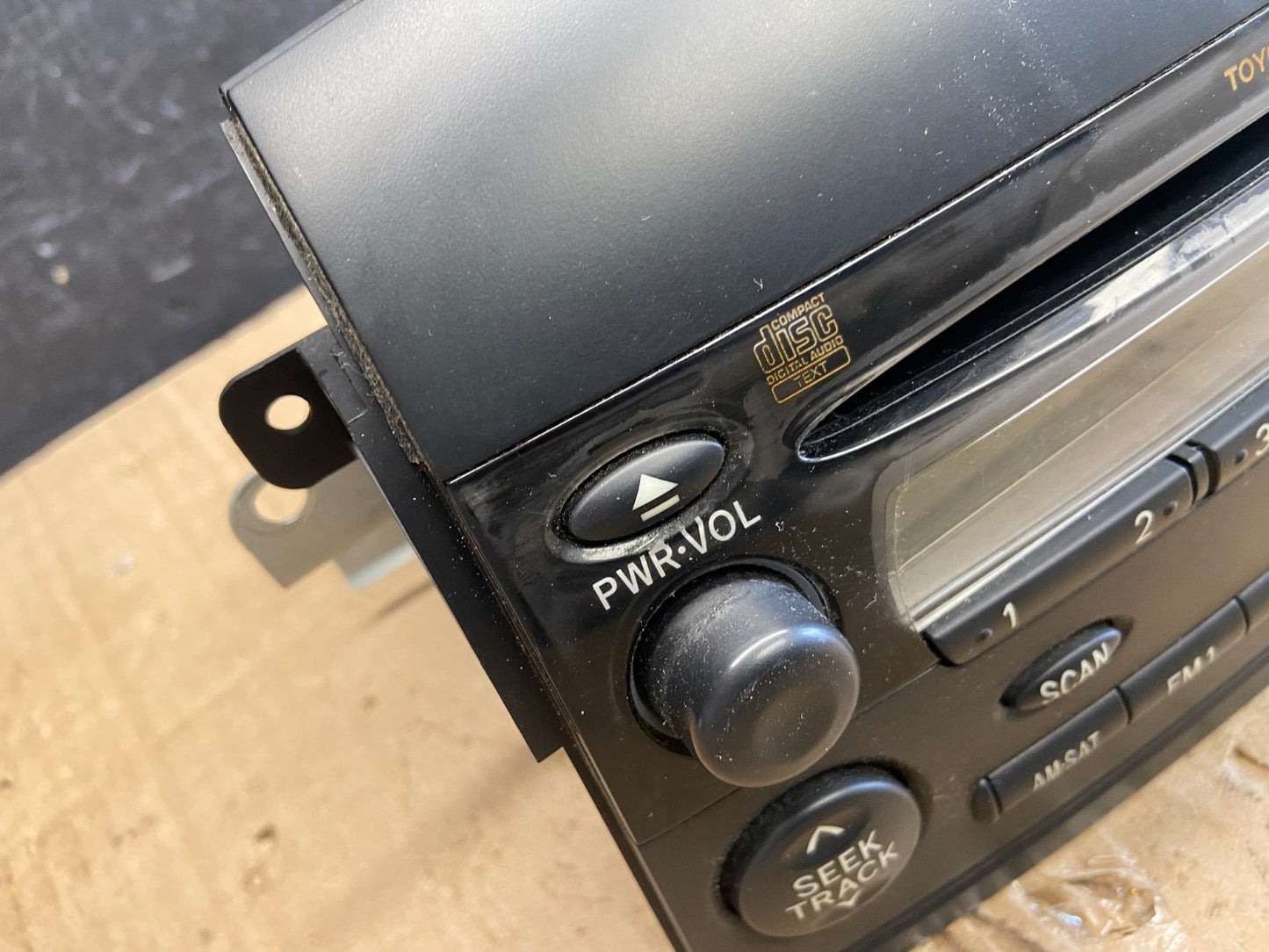 2004 to 2010 Toyota Sienna AM FM CD WMA Mp3 Radio Receiver AE1718 DG2