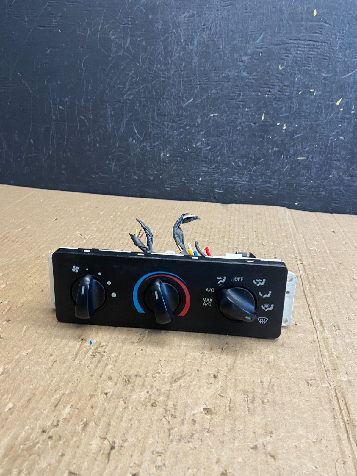 1997 to 2004 Ford F150 F250 Super Duty Heater A/C Climate Control AE4093 DG0