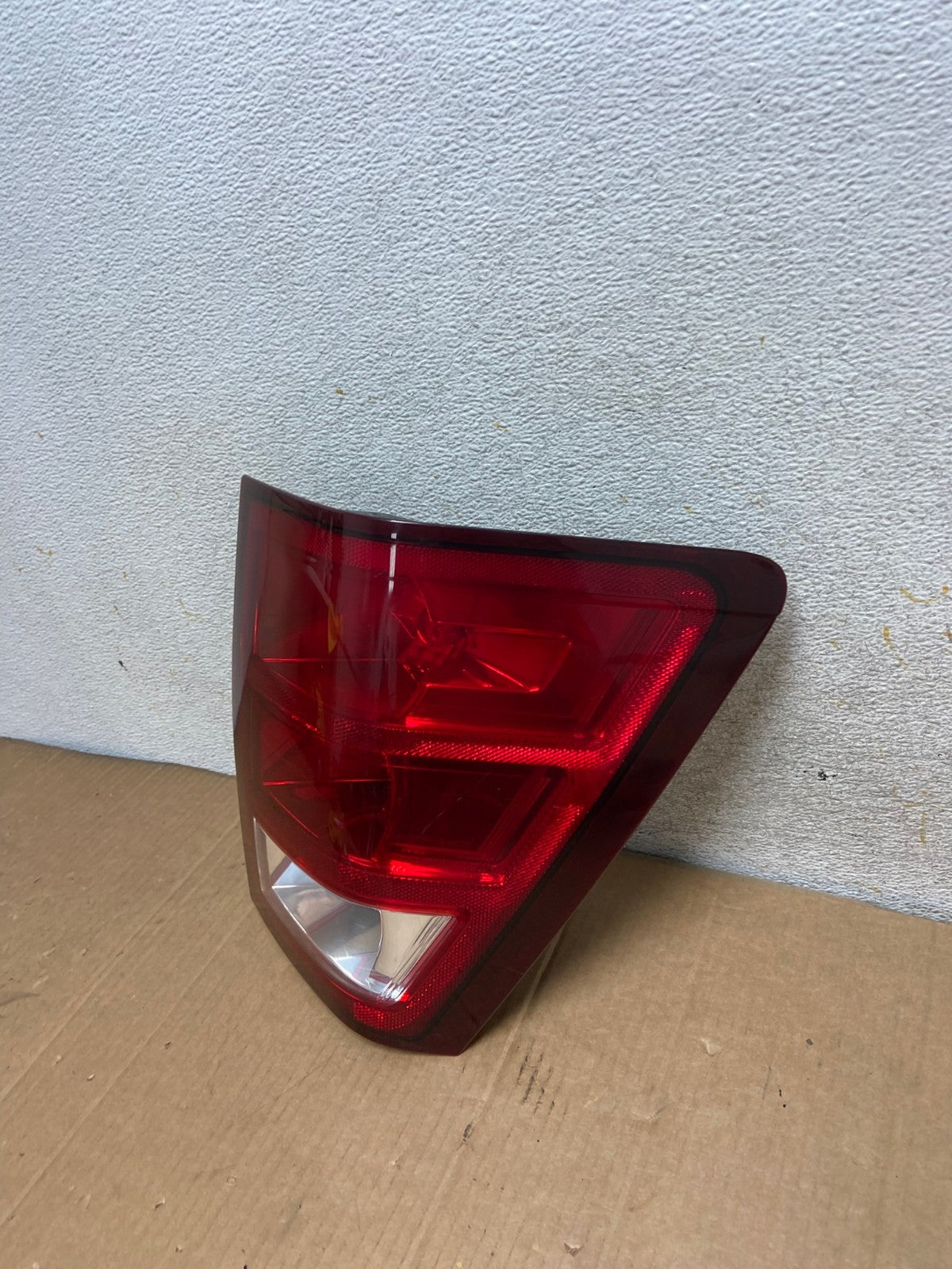 2005 - 2006 Jeep Grand Cherokee Right Passenger Rh Side Tail Light AI8435 LK1
