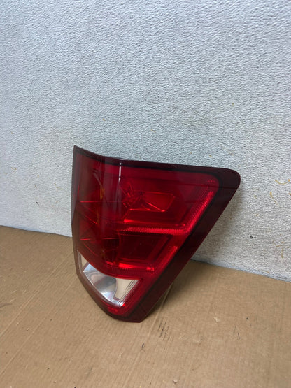 2005 - 2006 Jeep Grand Cherokee Right Passenger Rh Side Tail Light AI8435 LK1