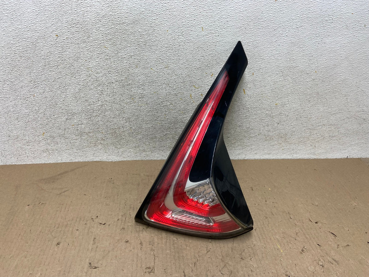 2015 to 2018 Nissan Murano Right Passenger Side Tail Light Inner AH7676 LK0