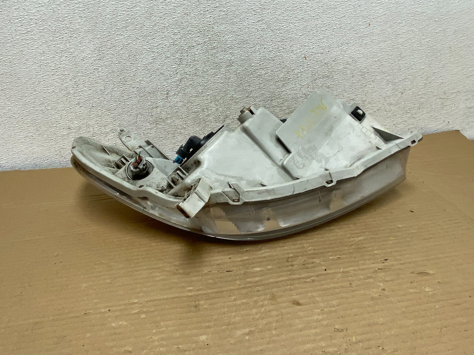 2003 to 2008 Toyota Matrix Left Driver LH Side Halogen Headlight AG8954 DW7