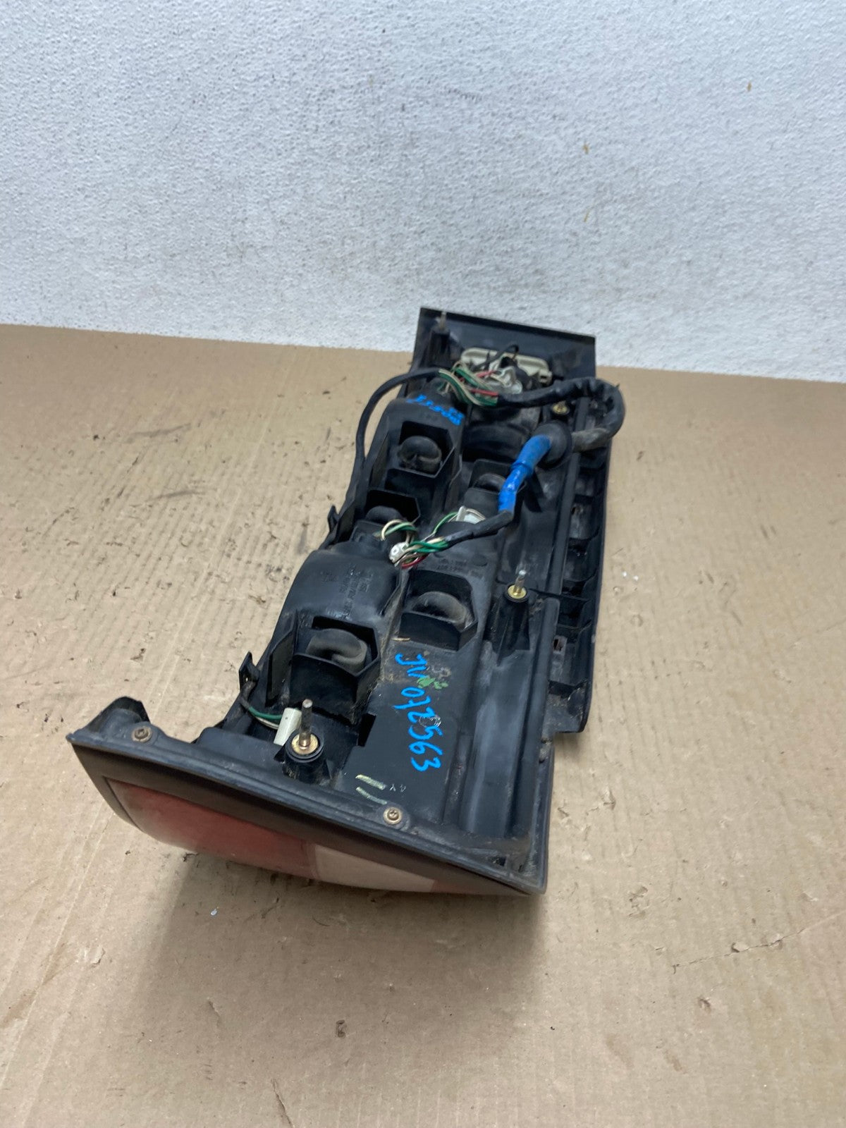 1995 1996 Lexus ES300 Left Driver LH Side Tail Light AE7111 LK7