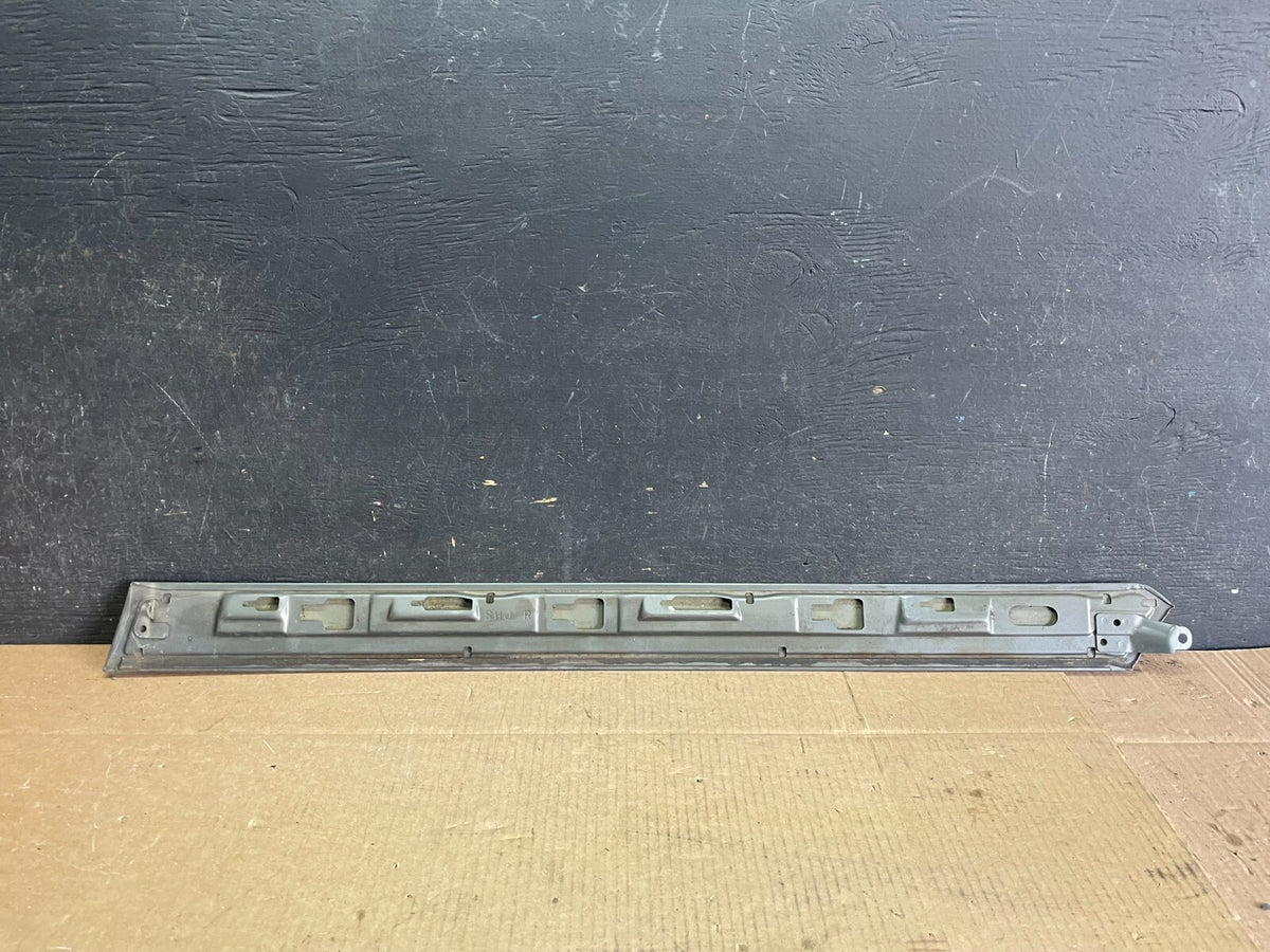 2005 to 2010 Honda Odyssey Right Side Rail Cover Quarter Trim Molding J3912 DG8