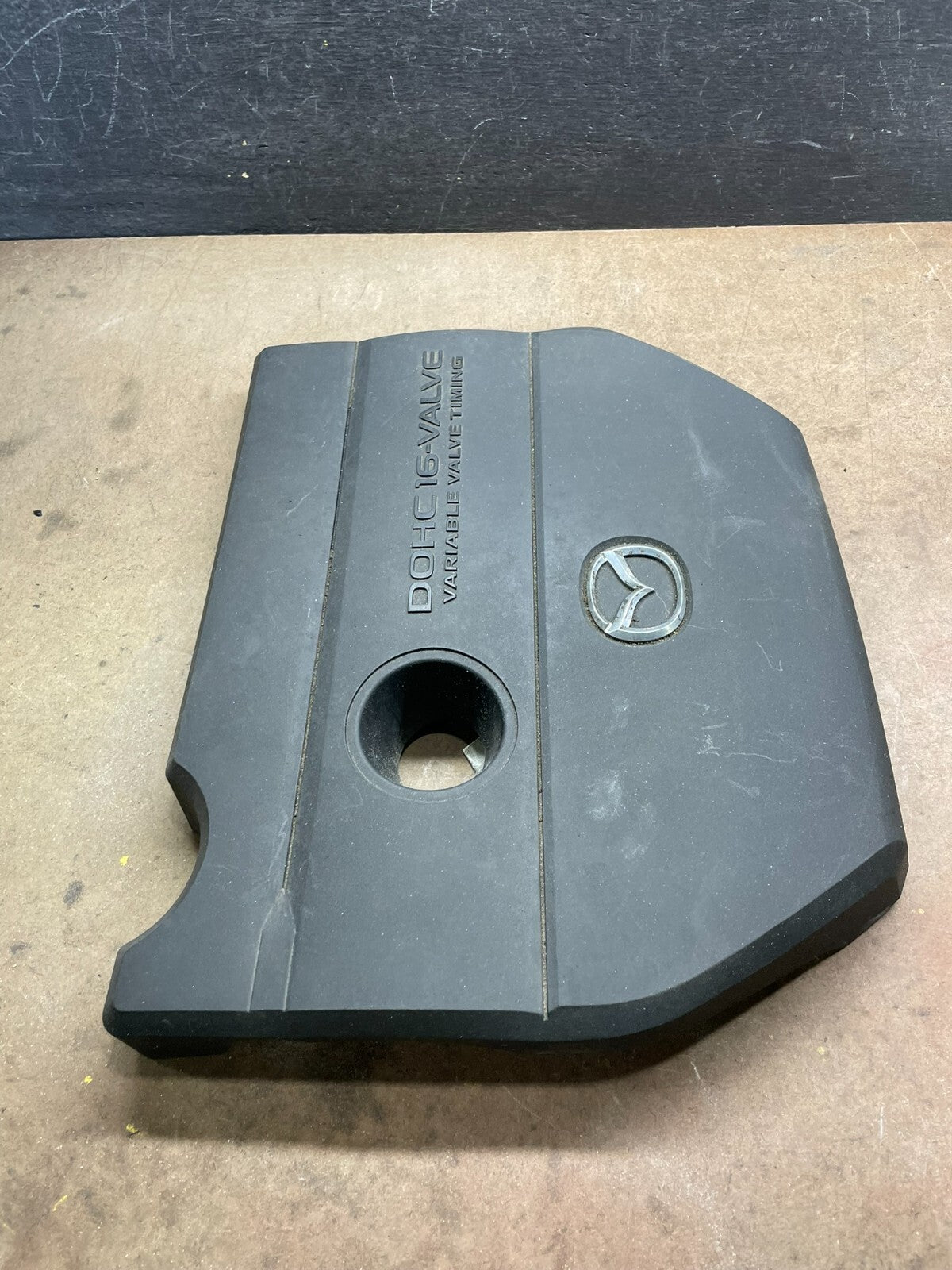 2004 to 2009 Mazda 3 DOHC 16 VALVE Engine Shield Top Cover M3075 PS3