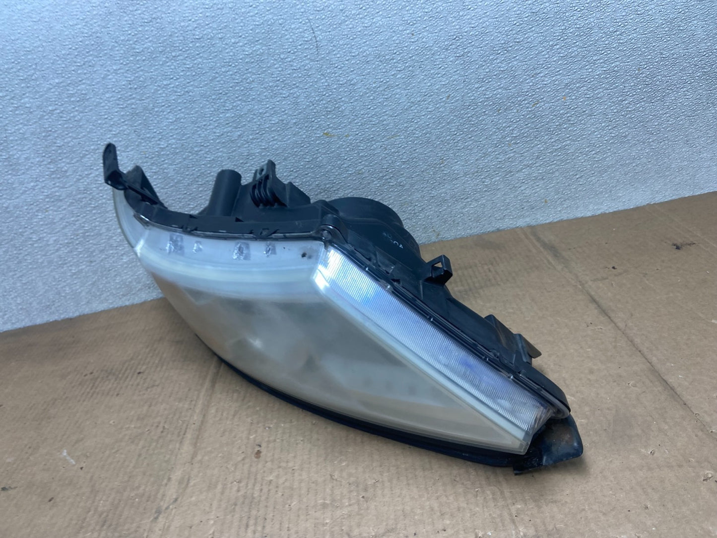 2011 to 2013 Honda Odyssey Front Right Passenger Headlight Halogen AA6218 DW1