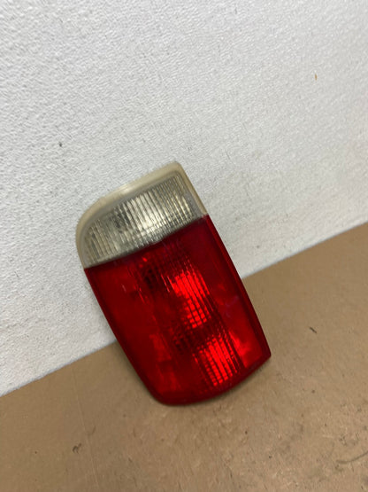 1995 2005 Chevrolet GMC Blazer S10 Right Passenger RH Tail Light AC5801 LK2