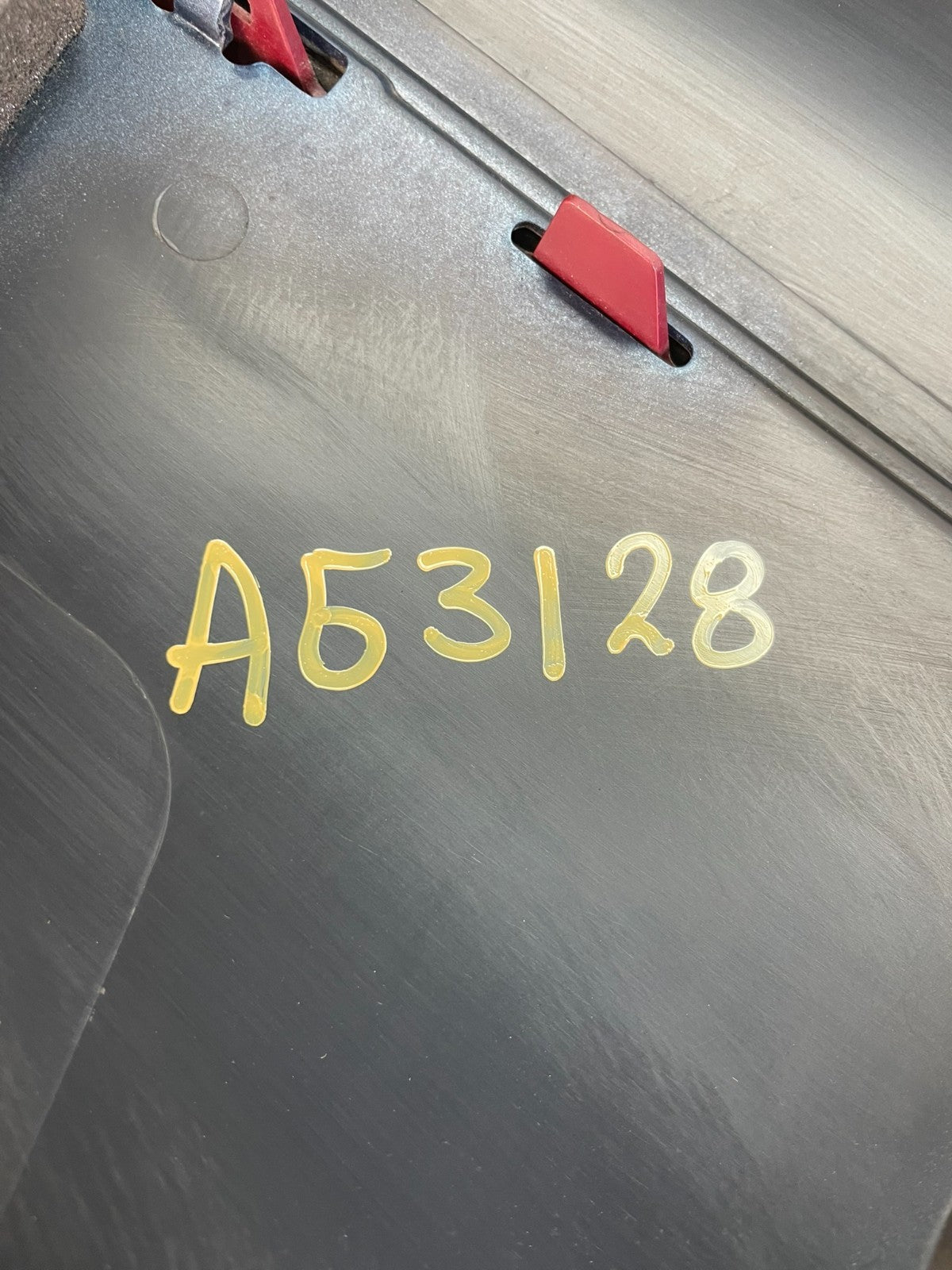 2000-2002 Saturn SL2 Sedan Center Tail Light Lid Trunk Rear Panel AG3128 DG7