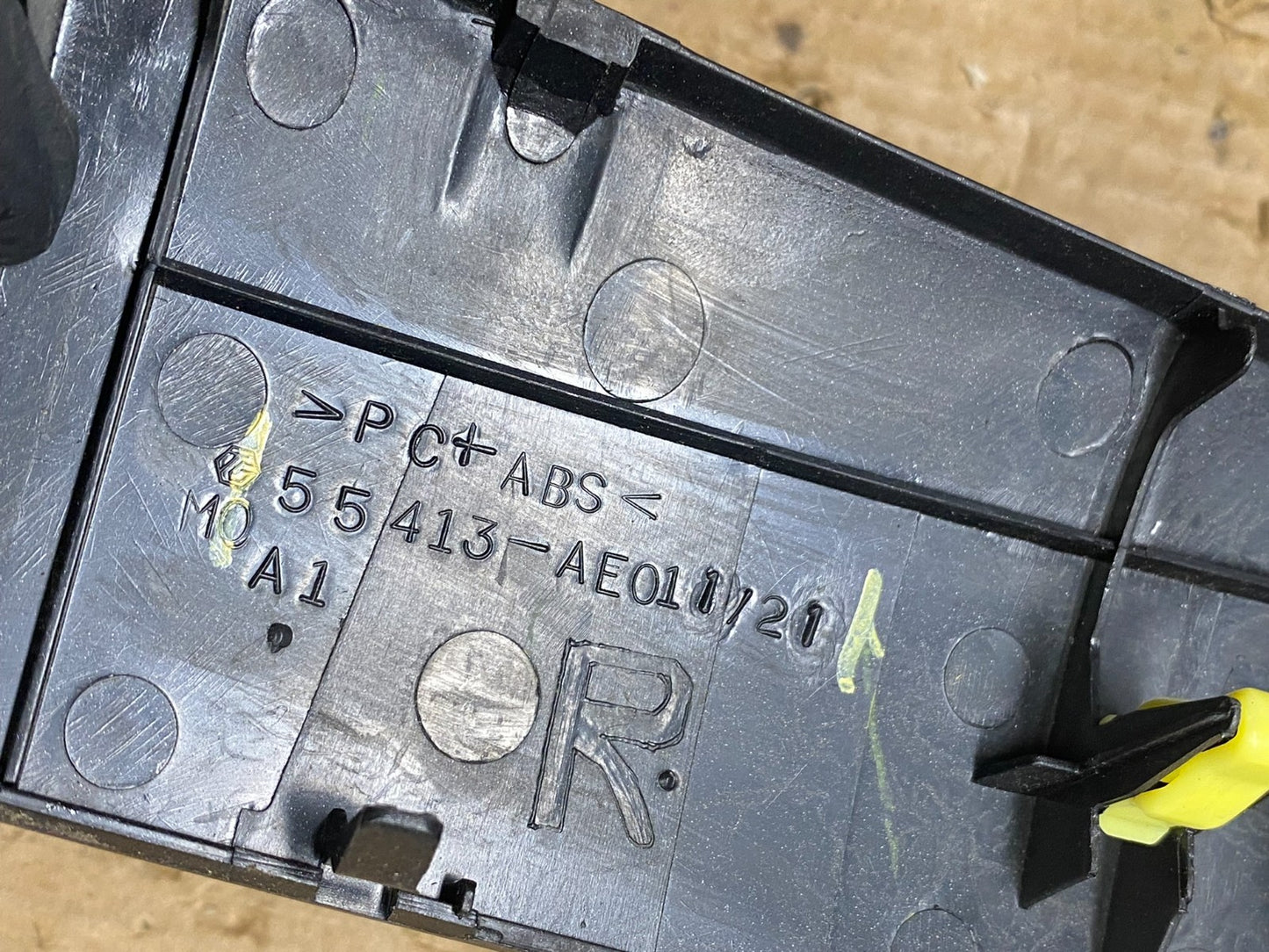 2004 to 2010 Toyota Sienna Right Side Radio Switches Bezel Trim Z7260 DG4