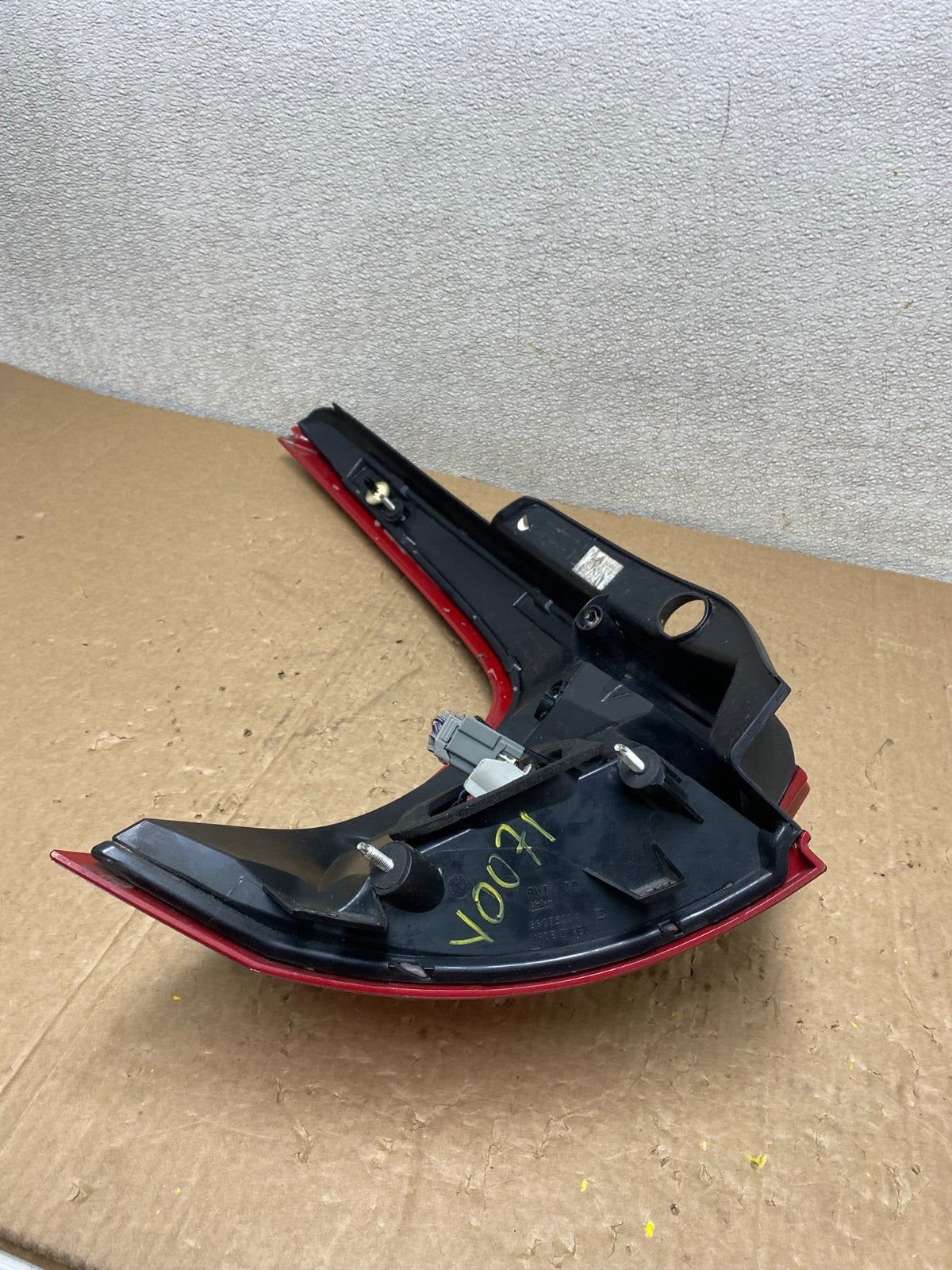 2009 to 2011 Volvo XC60 Right Passenger RH Tail Light Oem V0071 DW7
