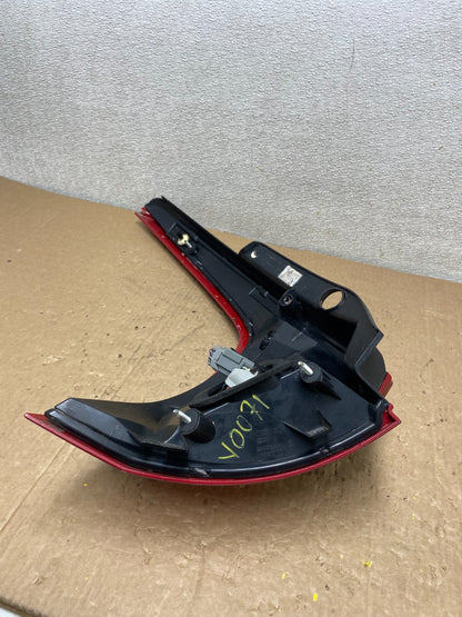 2009 to 2011 Volvo XC60 Right Passenger RH Tail Light Oem V0071 DW7