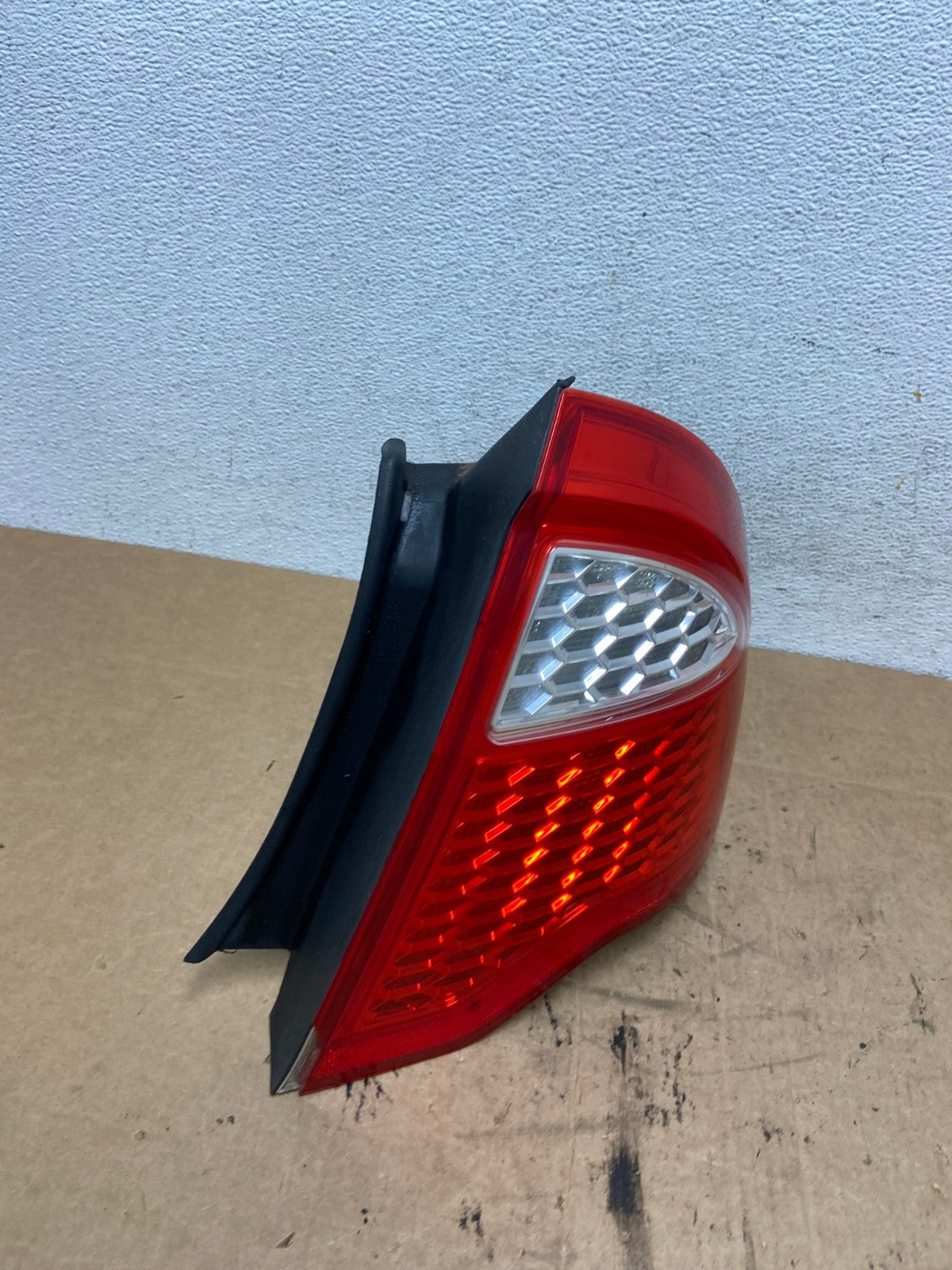 2010 2011 2012 Ford Fusion Right Passenger Side Tail Light AD6380 LK2