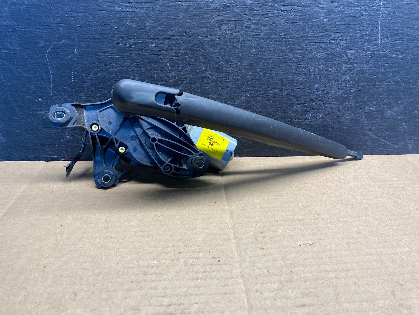 2011 to 2019 Ford Explorer Rear Windshield Wiper Motor ae8268 DG0