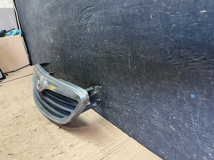 1999 Mazda 626 Front Upper Grill Grille p8438 DG1