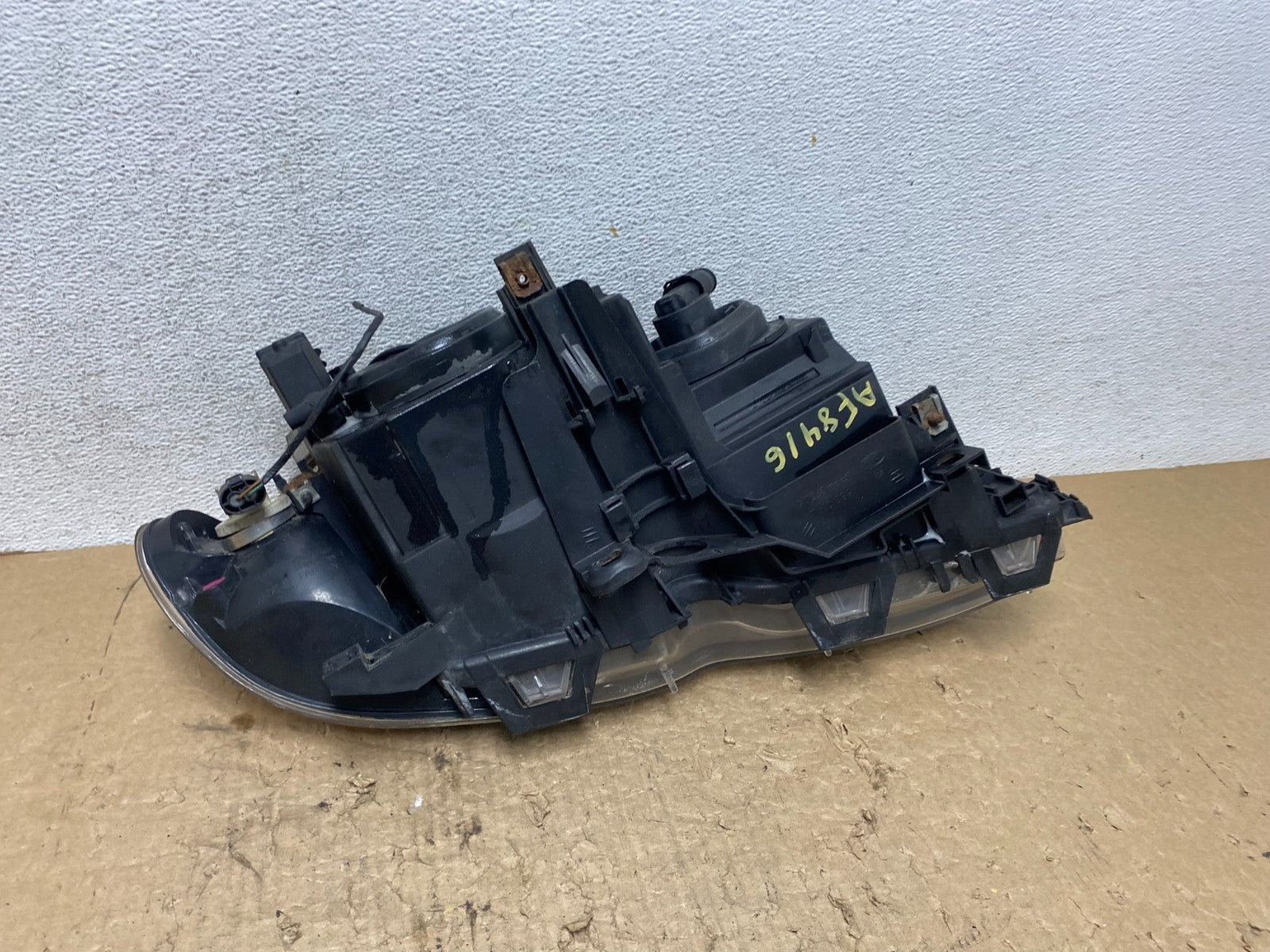 2002 to 2005 BMW 3 E46 Sedan Left Driver Halogen Headlight AF8416 DW7