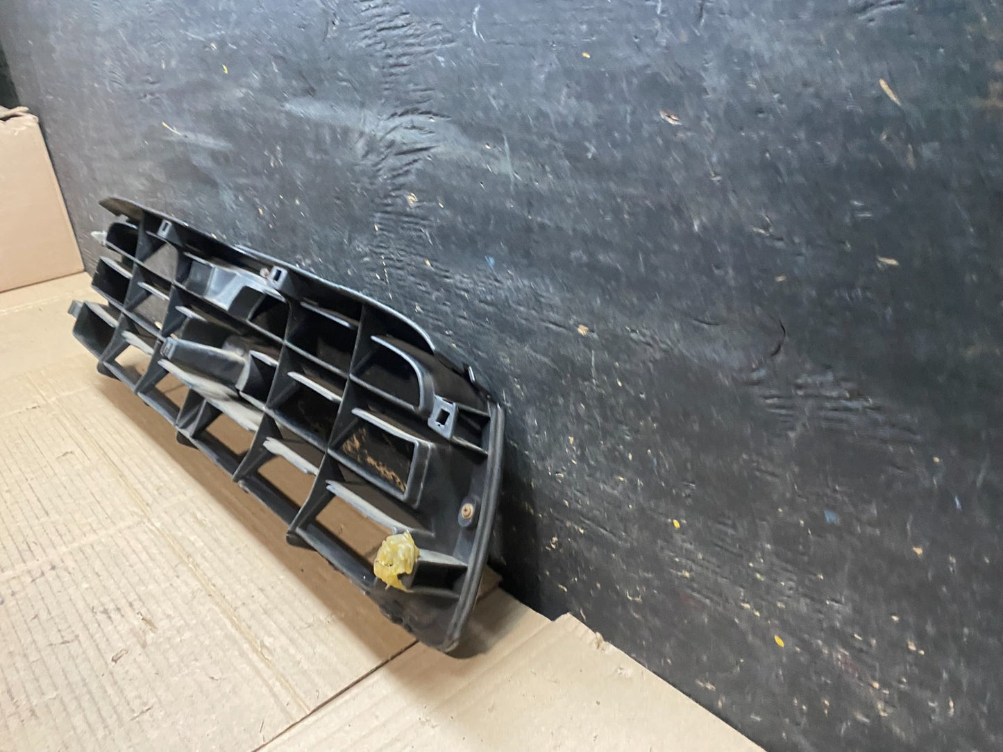2003 to 2005 Subaru Forester Front Upper Grill Grille Oem V2841DG11