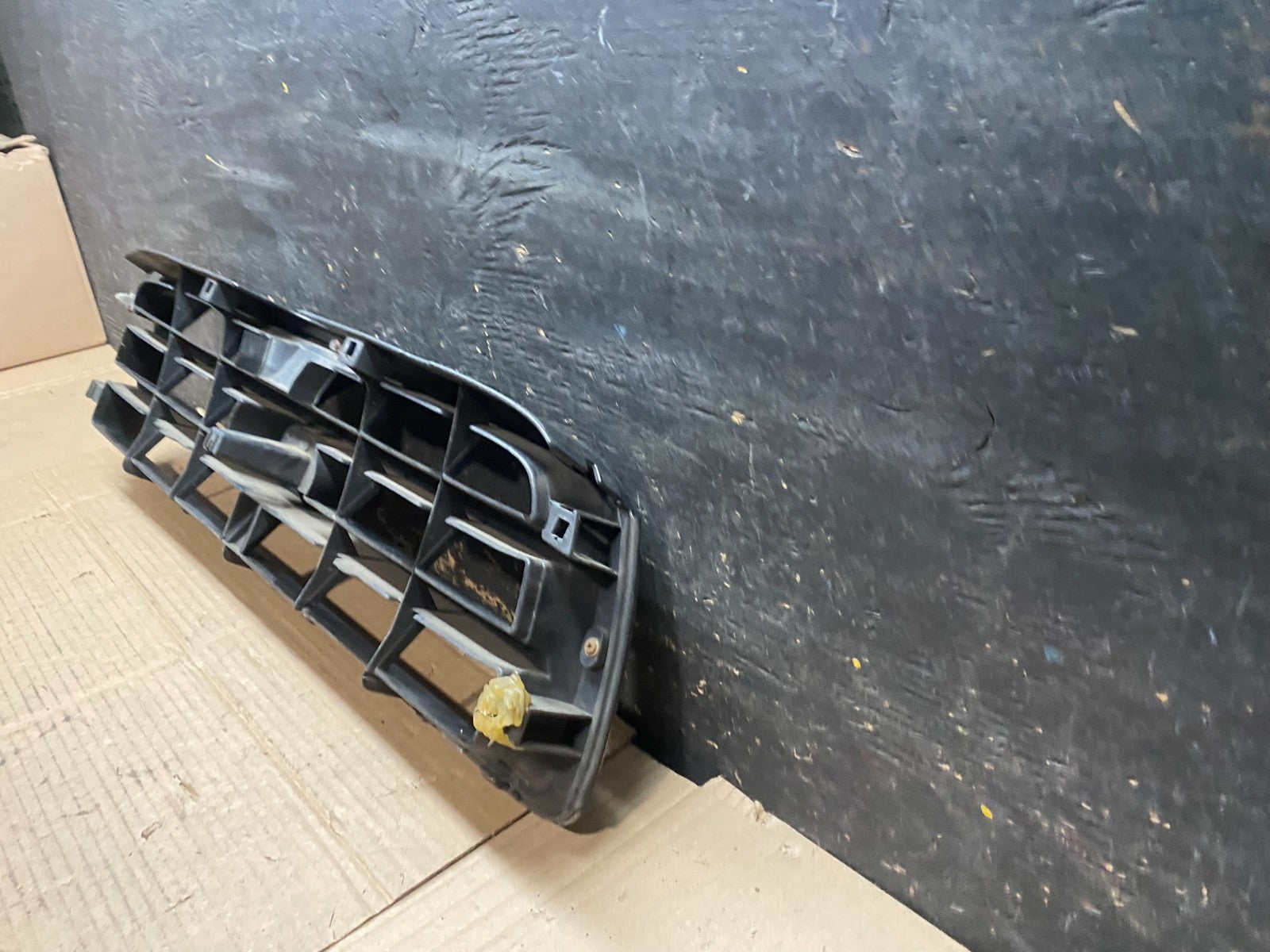 2003 to 2005 Subaru Forester Front Upper Grill Grille Oem V2841DG11