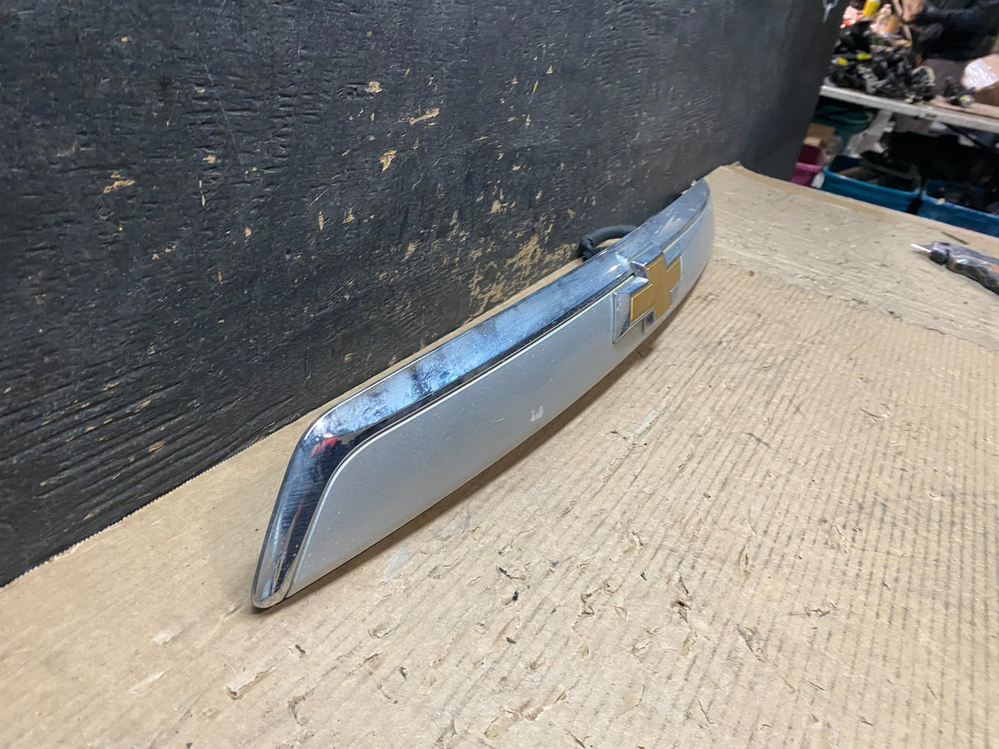 2016-2017 Chevrolet Equinox Rear Liftgate Garnish Chrome Trim W/Camera V7223 DG2