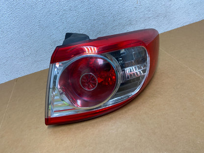 2010 to 2012 Hyundai Santa Fe Right Passenger RH Tail Light AD8877 DW0