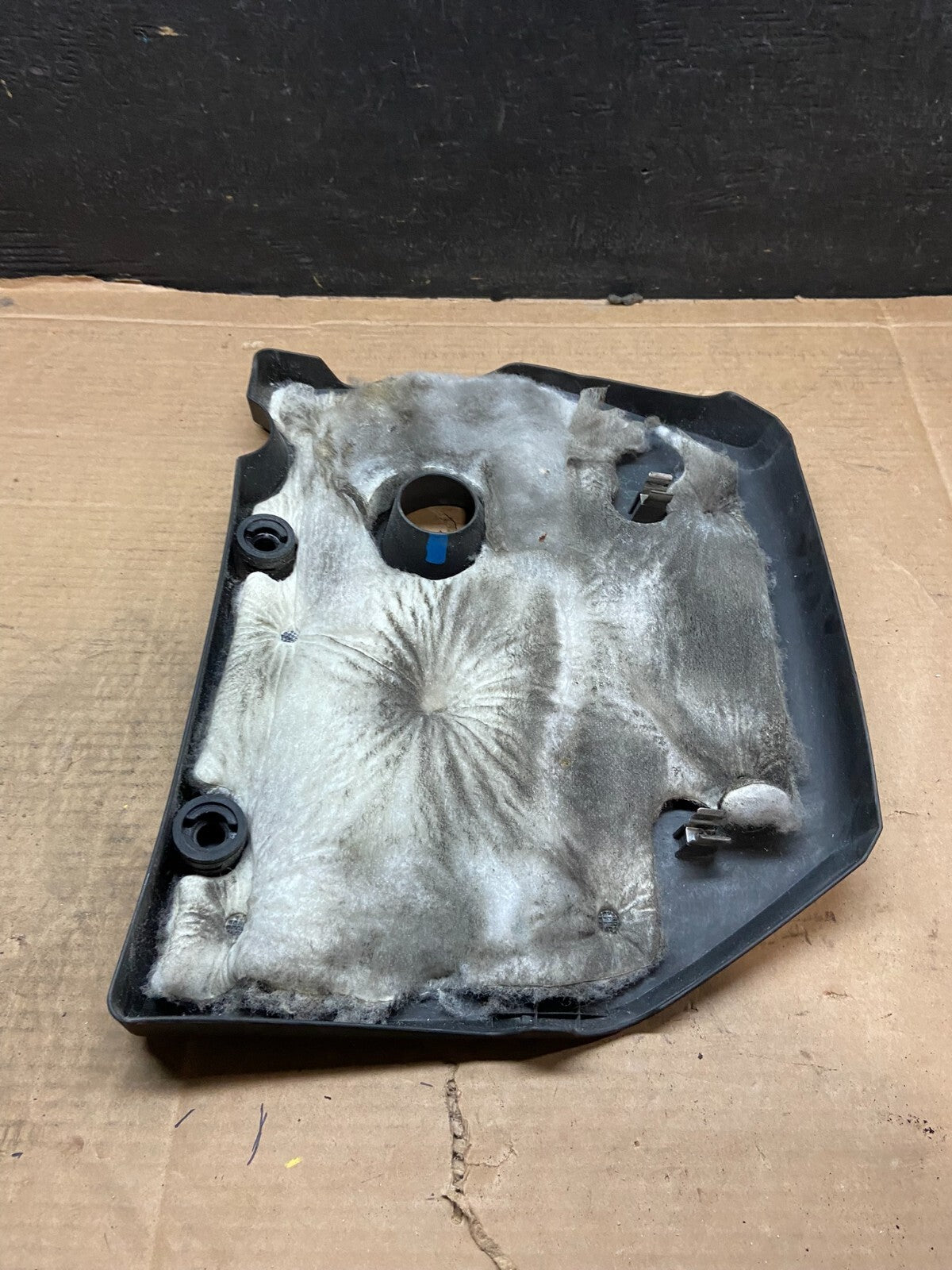 2004 to 2008 Mazda 3 DOHC 16 VALVE Engine Shield Top Cover i3170 Oem DG17