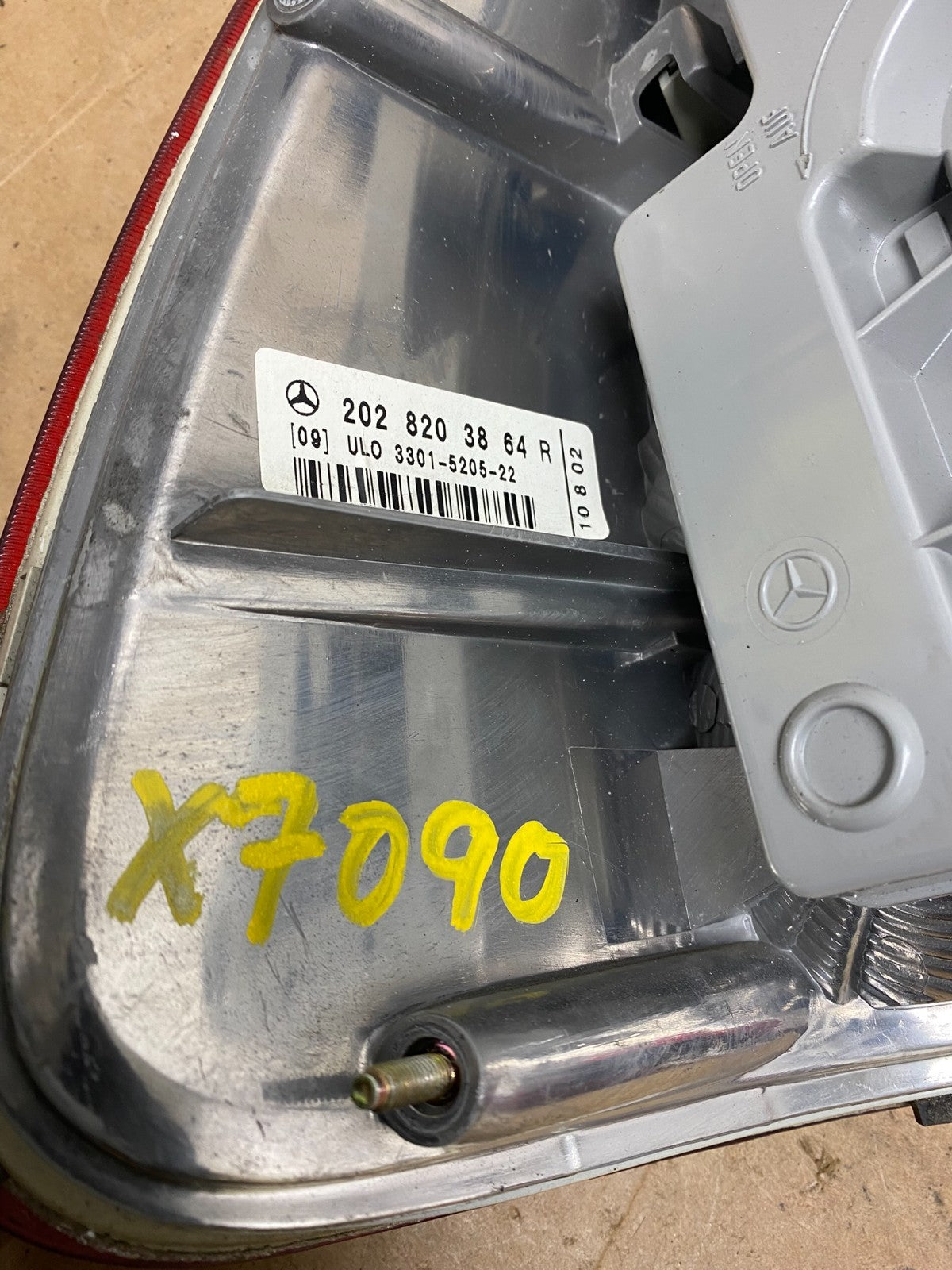 1998 to 2000 Mercedes C-Class Passenger Right Side Tail Light X7090 PS8