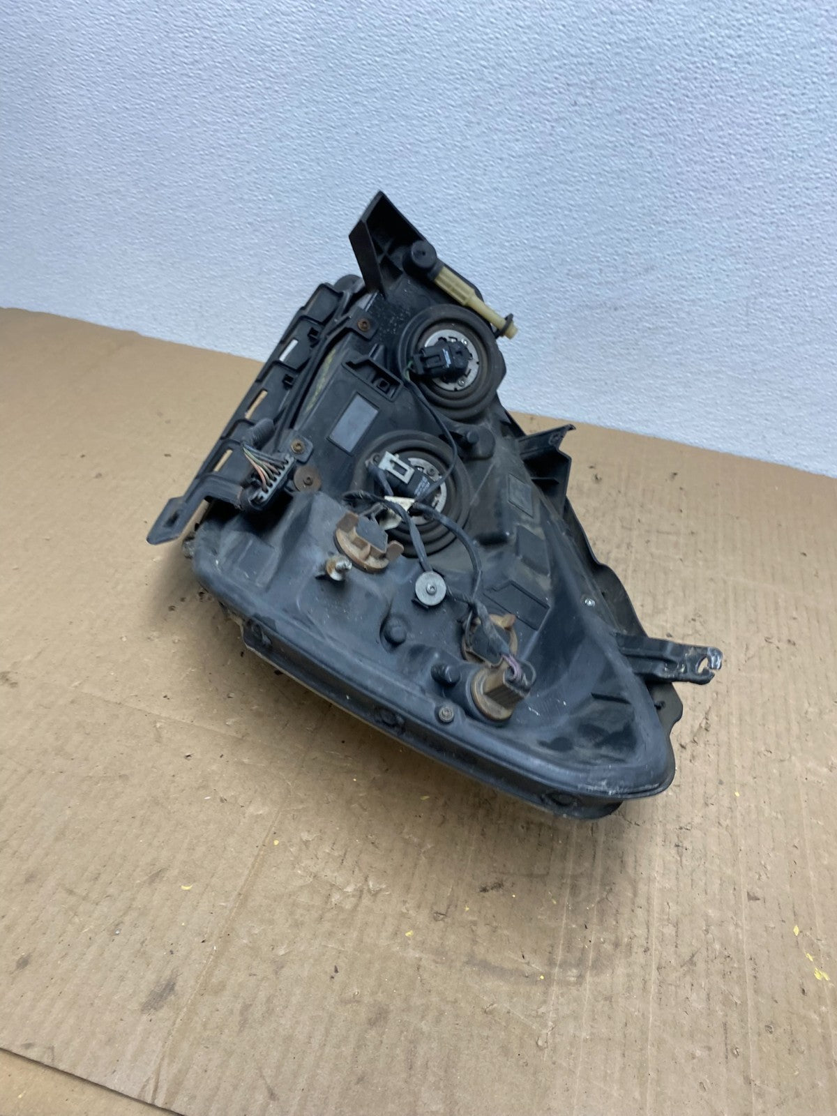 2006 to 2008 Buick Lucerne Right Passenger Side Halogen Headlight OEM AB8494 DW7