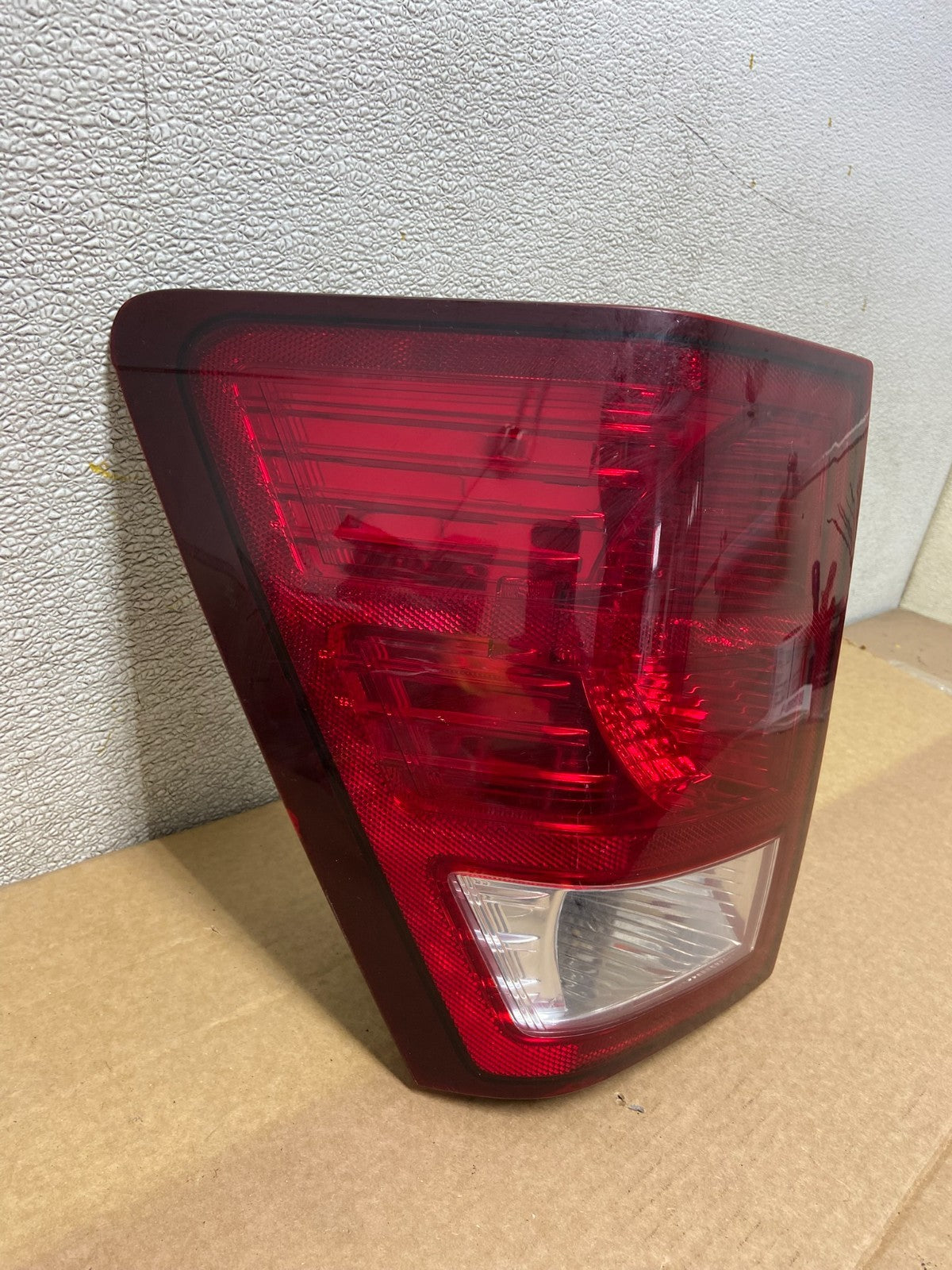 2007 2008 2009 2010 Jeep Grand Cherokee Left Driver Lh Tail Light Oem AB2573 DW2