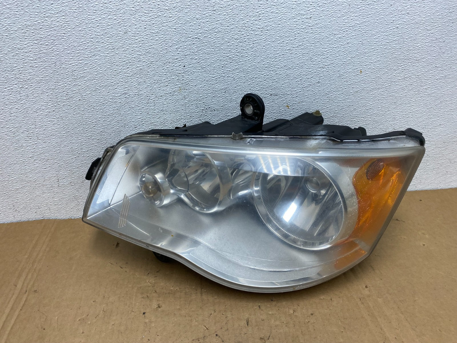 2008 to 2016 Chrysler Town and Country Left Driver Lh Side Headlight AD2807 DW0