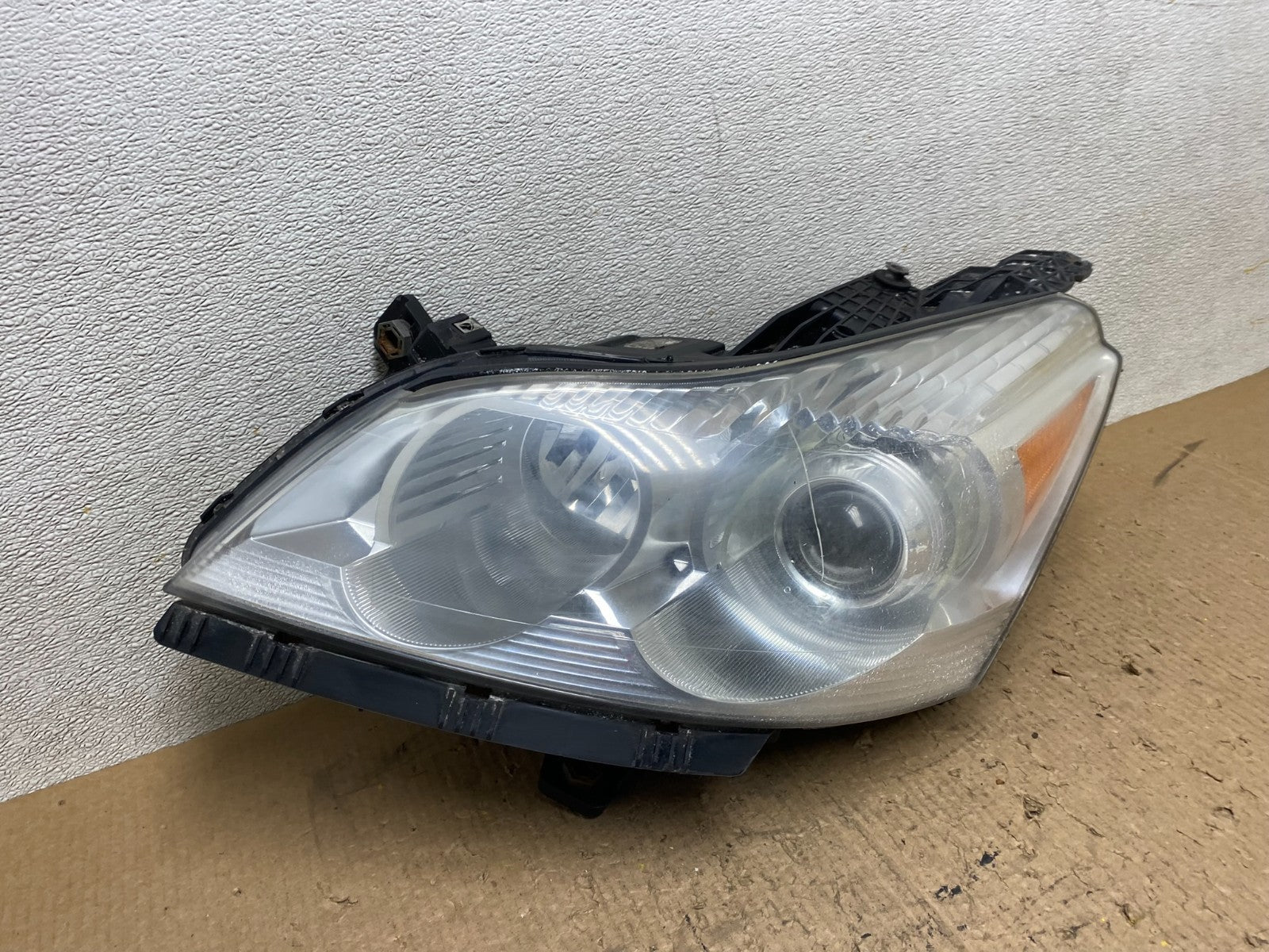2009 to 2012 Chevrolet Traverse Projector Left Driver Lh Side Headlight W7671 DW2