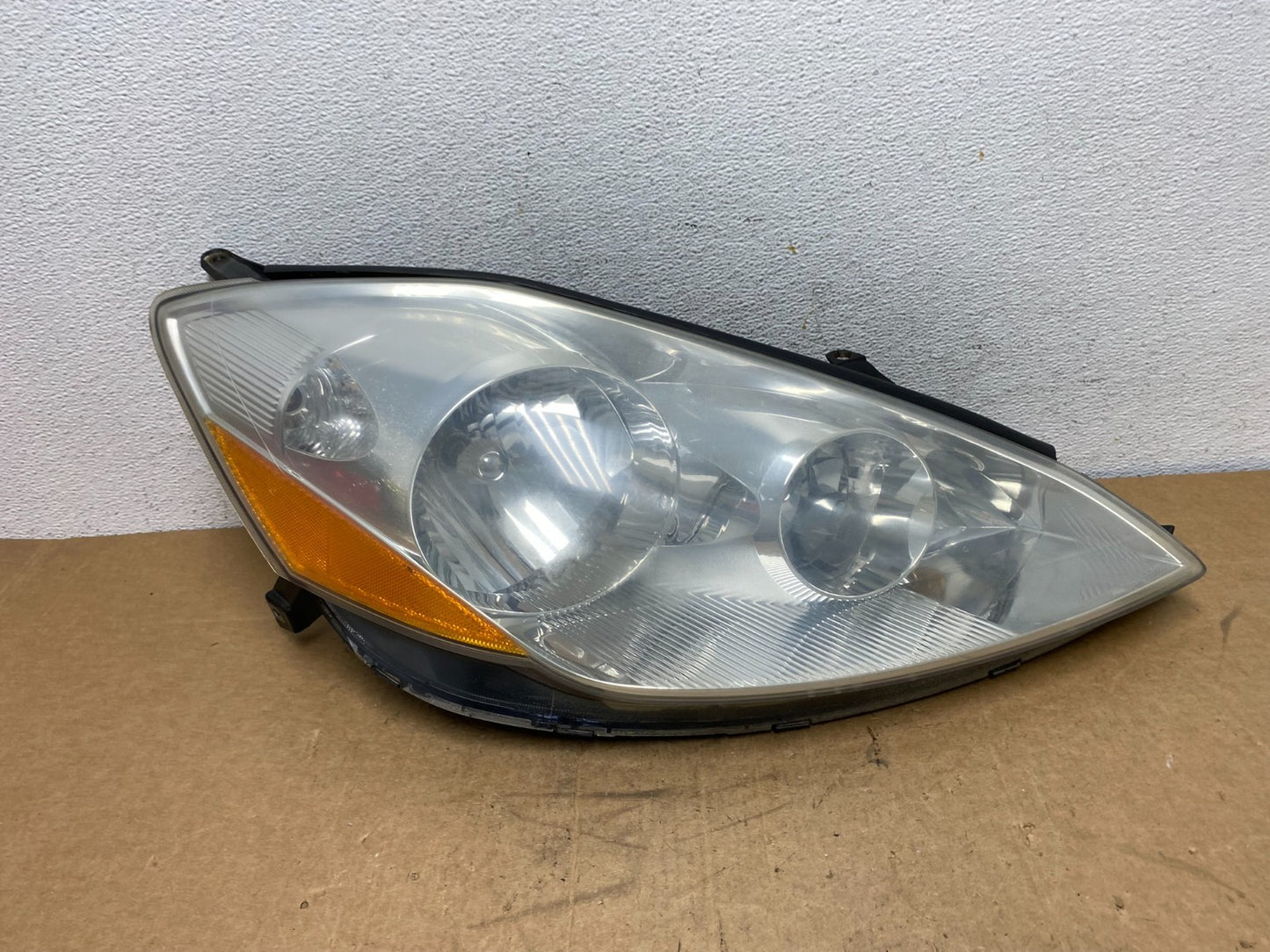 2006 to 2010 Toyota Sienna Right Passenger Rh Side Headlight Halogen AD6331 DW0