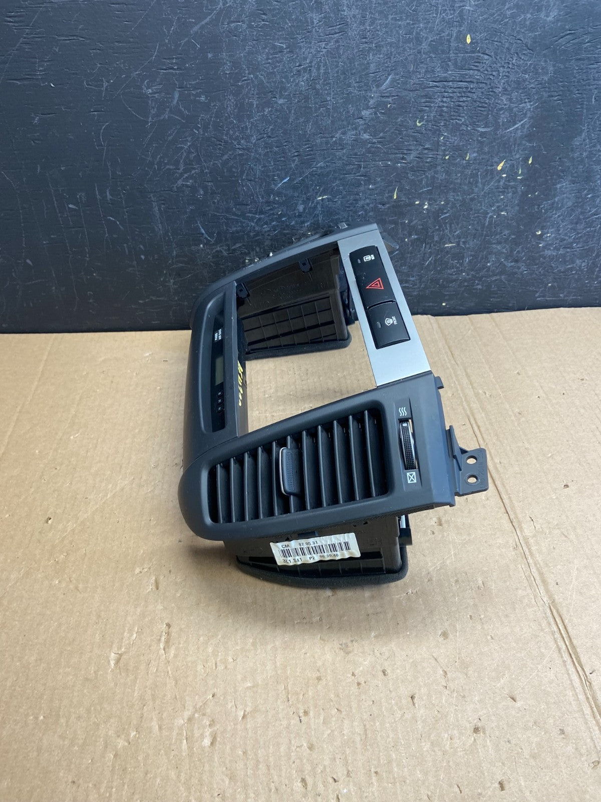 2007 to 2009 Hyundai Santa Fe Center Dashboard Radio Bezel Trim AE4239 DG1