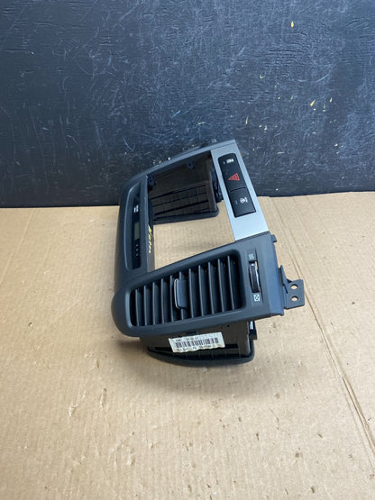 2007 to 2009 Hyundai Santa Fe Center Dashboard Radio Bezel Trim AE4239 DG1