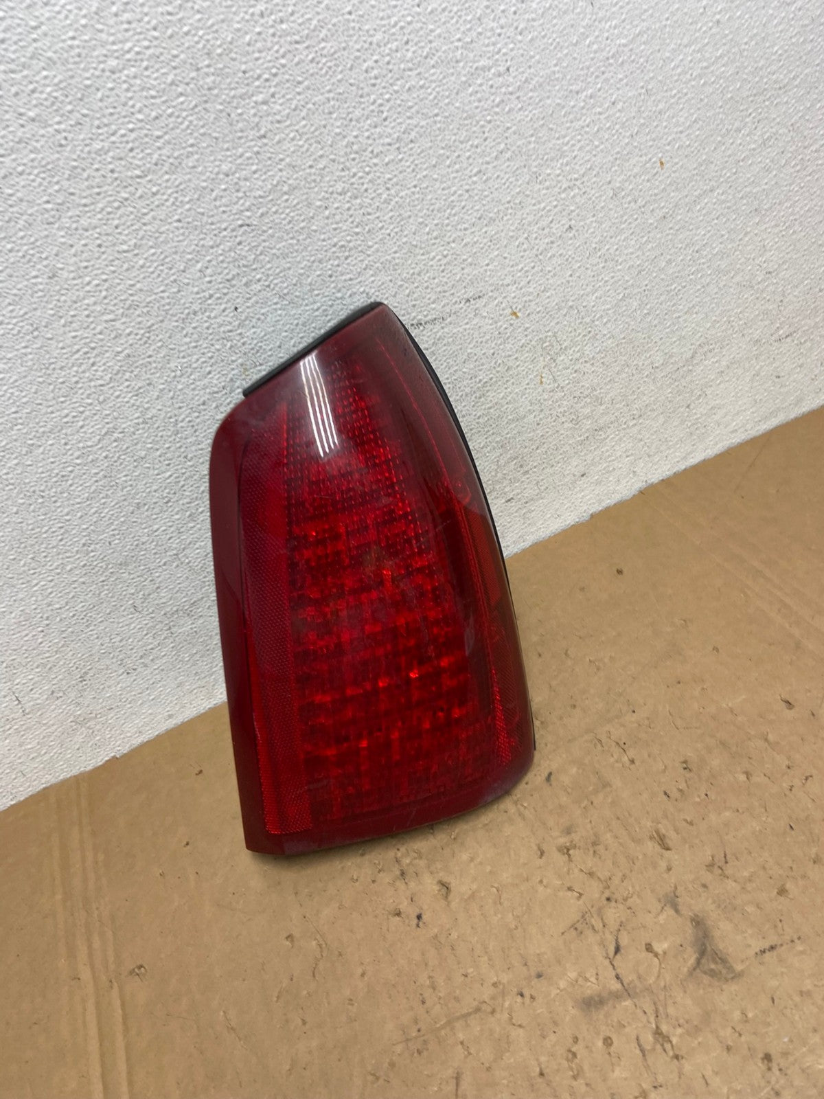 2000 to 2005 Cadillac Deville Right Passenger Rh Side Tail Light AD3283 LK2