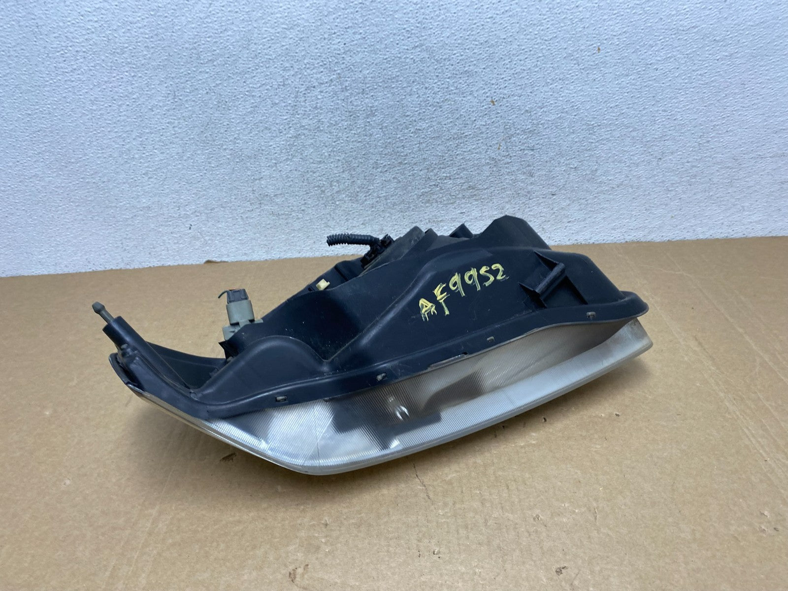 2000 to 2001 Nissan Maxima Left Driver Lh Halogen Headlight AF9952 DW10