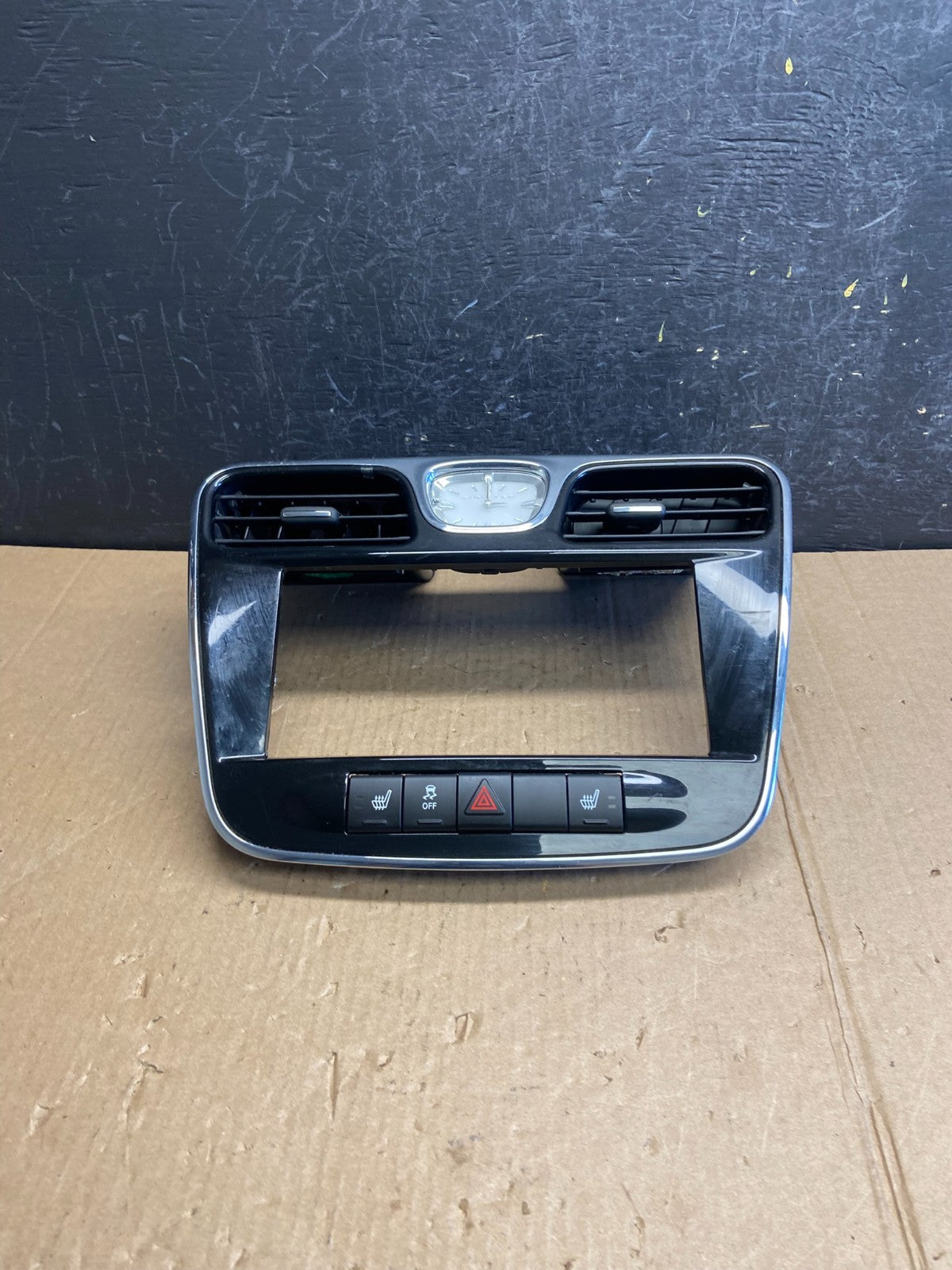 2011 - 2014 Chrysler 200 Dash Radio Bezel Trim Clock Hazard Bezel ae4269 DG0