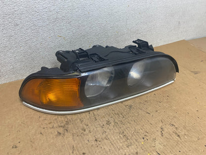 1997 - 2000 BMW E39 5 Series Headlight Right Passenger RH Halogen OEM Q7977 DW2