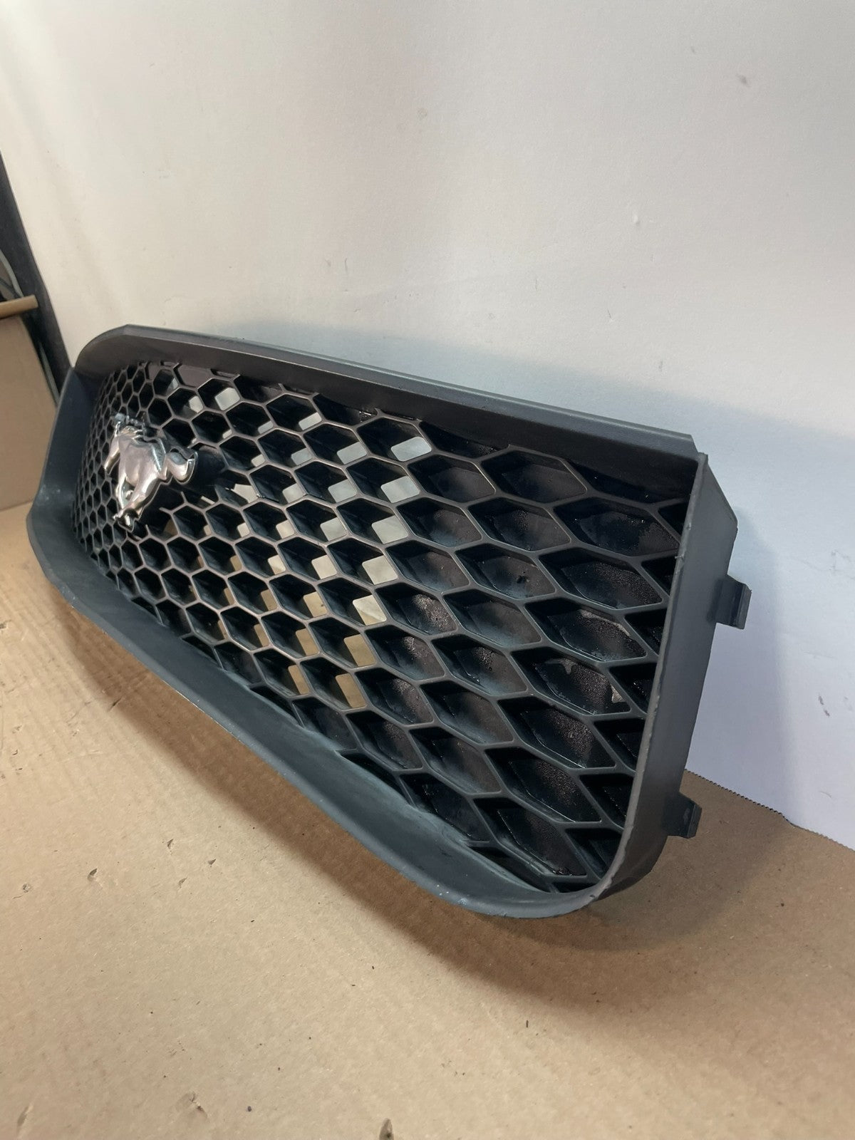 2005 - 2009 Ford Mustang Front Upper Grille Grill AF8518 DG1