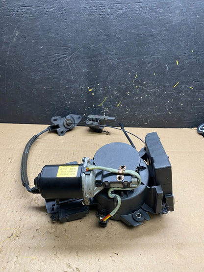 2011 to 2014 Kia Sedona Left Rear Side Sliding Door Power Motor T4794 PS4