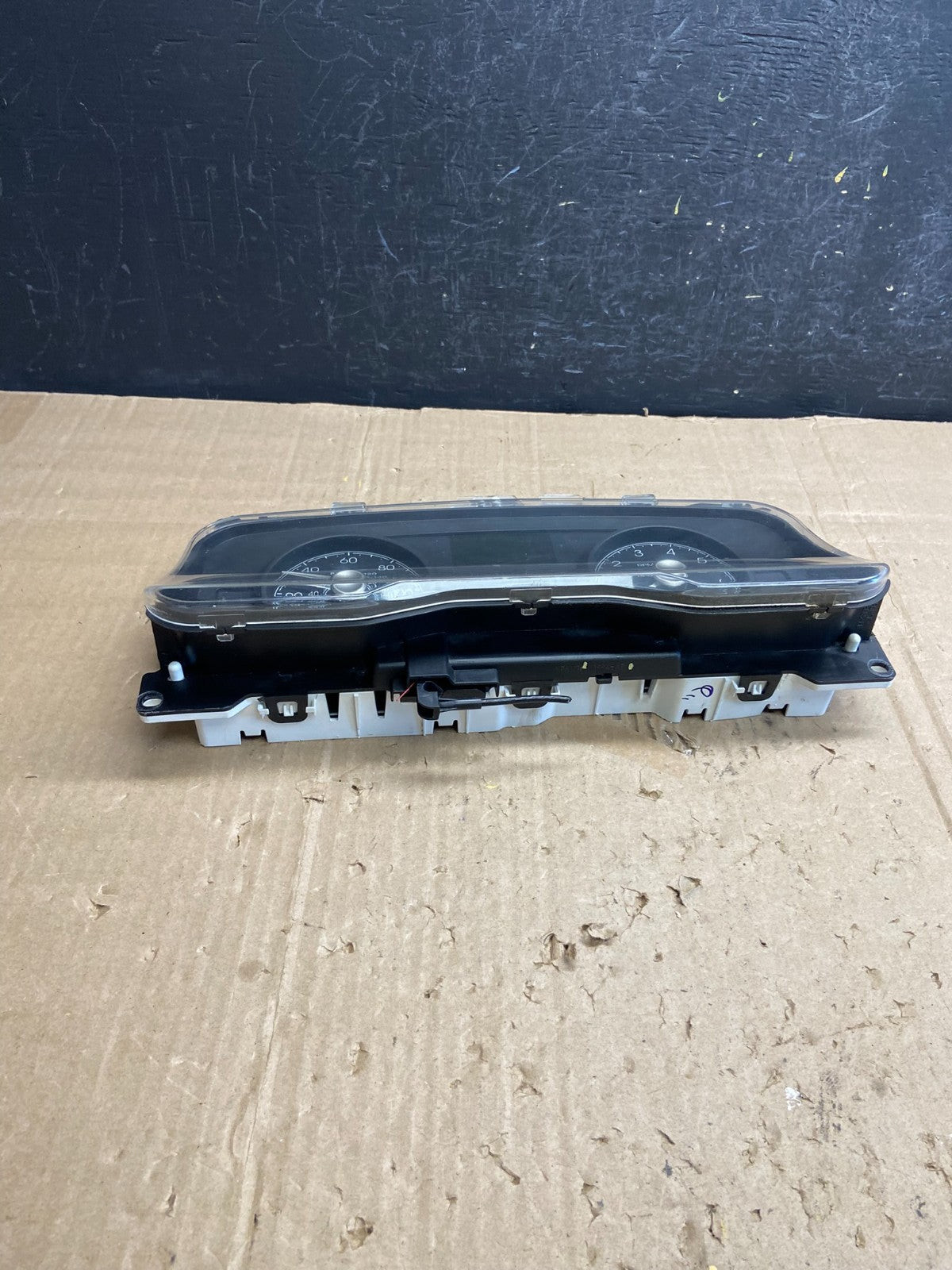2006 to 2011 Lincoln Town Car Speedometer Gauge Cluster AE1800 DG4