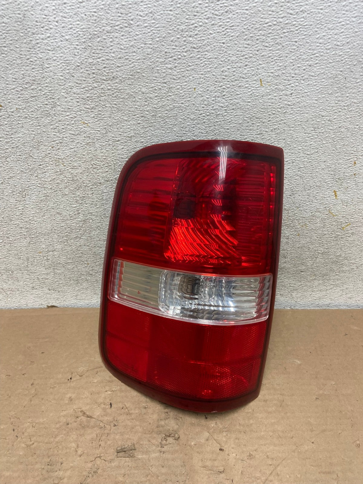 2004 to 2008 Ford F150 F-150 Left Driver LH Side Tail Light AI1102 LK0