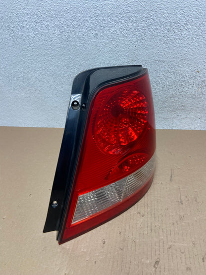 2003 to 2006 Kia Sorento Right Passenger RH Side Tail Light AE7213 LK2