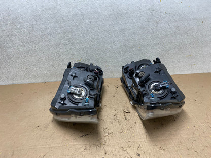 2009 to 2017 Dodge Journey Headlights Left+Right Set Halogen W3737 DW11