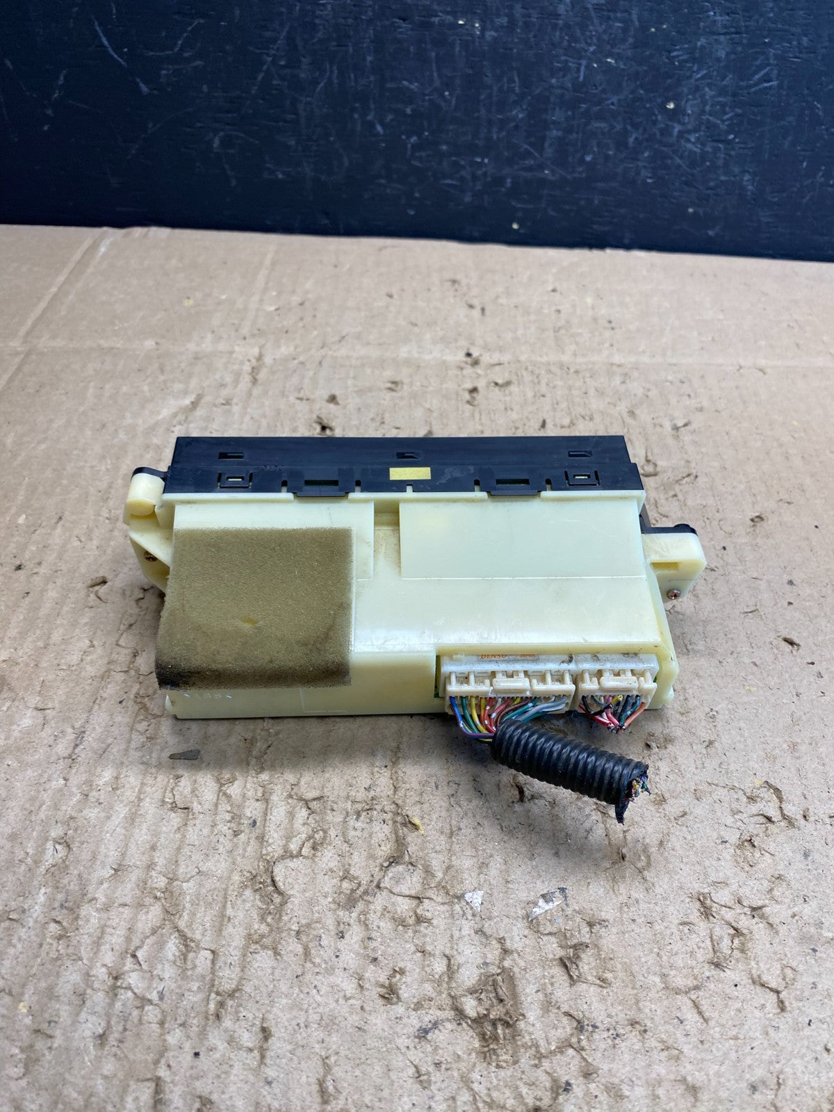 1999 to 2002 Toyota 4Runner Center Dash Climate Control Panel OEM ac4675 DG3