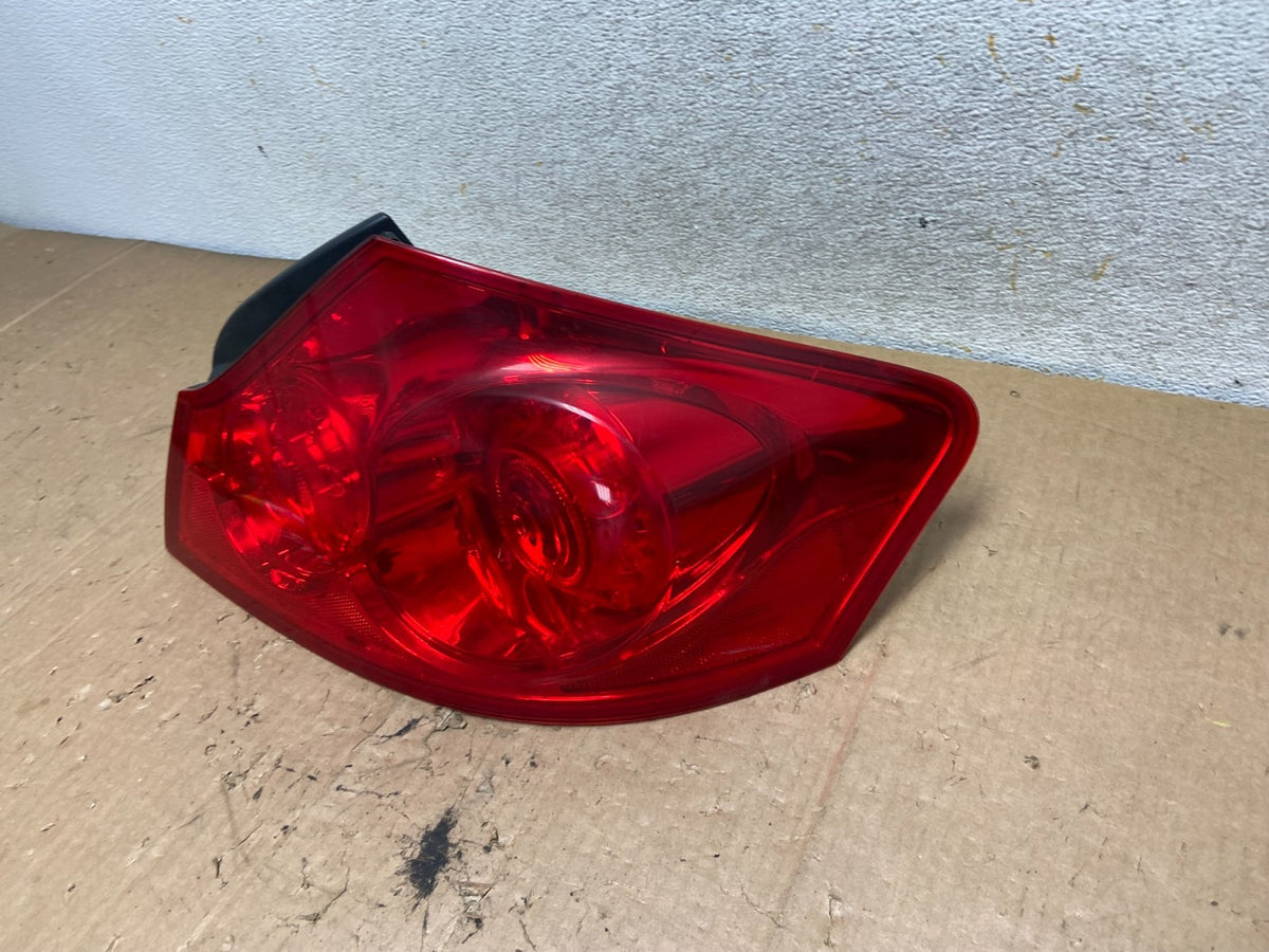 2007 to 2013 Infiniti G35 G37 Sedan Right Passenger Rh Tail Light AI9307 LK1