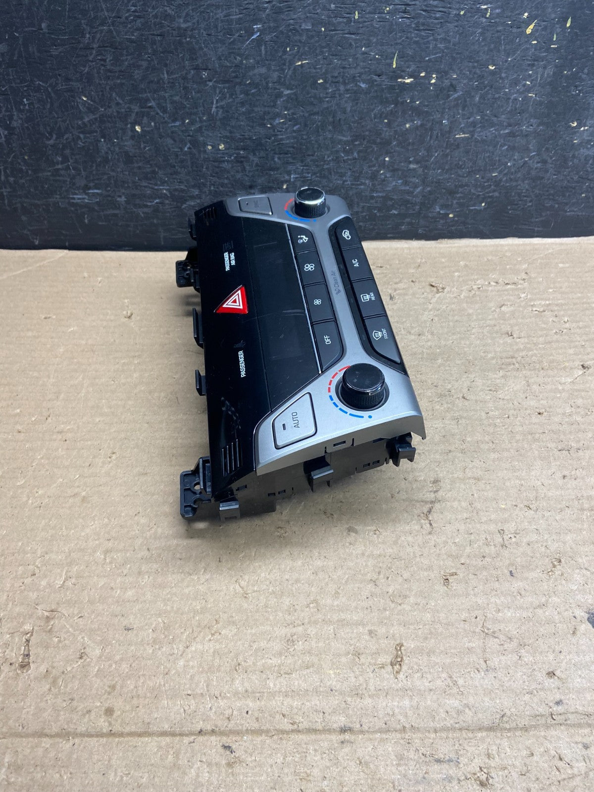2017 to 2018 Hyundai Elantra Center Heater A/C Climate Control Panel AH5463 DG1