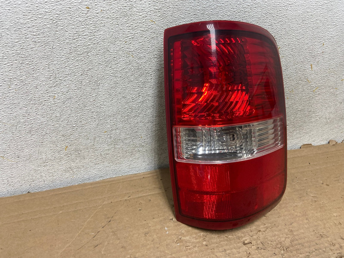 2004 to 2008 Ford F150 F-150 Right Passenger RH Side Tail Light AH9244 LK1