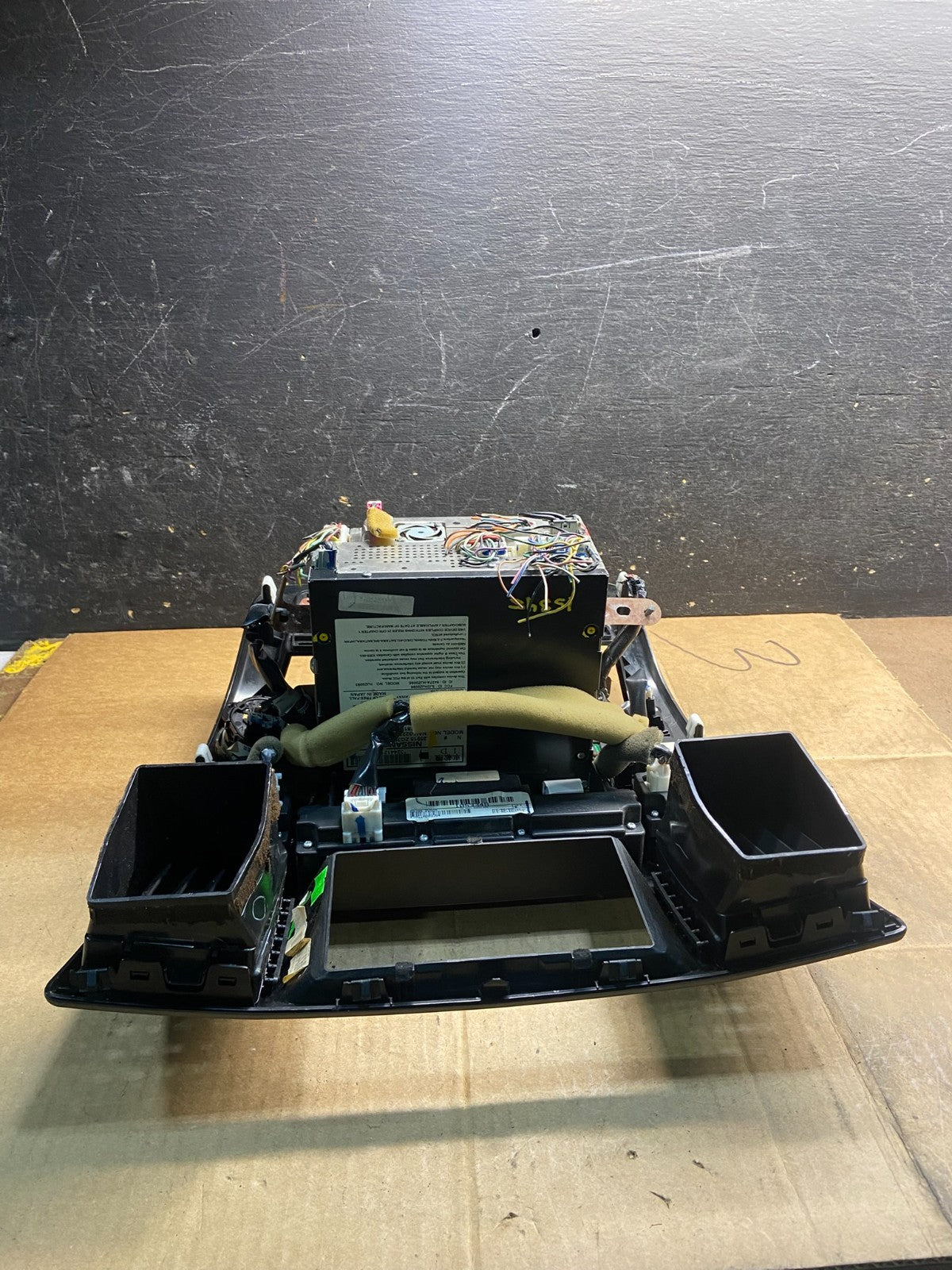 2008 to 2012 Nissan Armada Bose Radio CD Player A/C Climate Control OEM Y3817 DG8