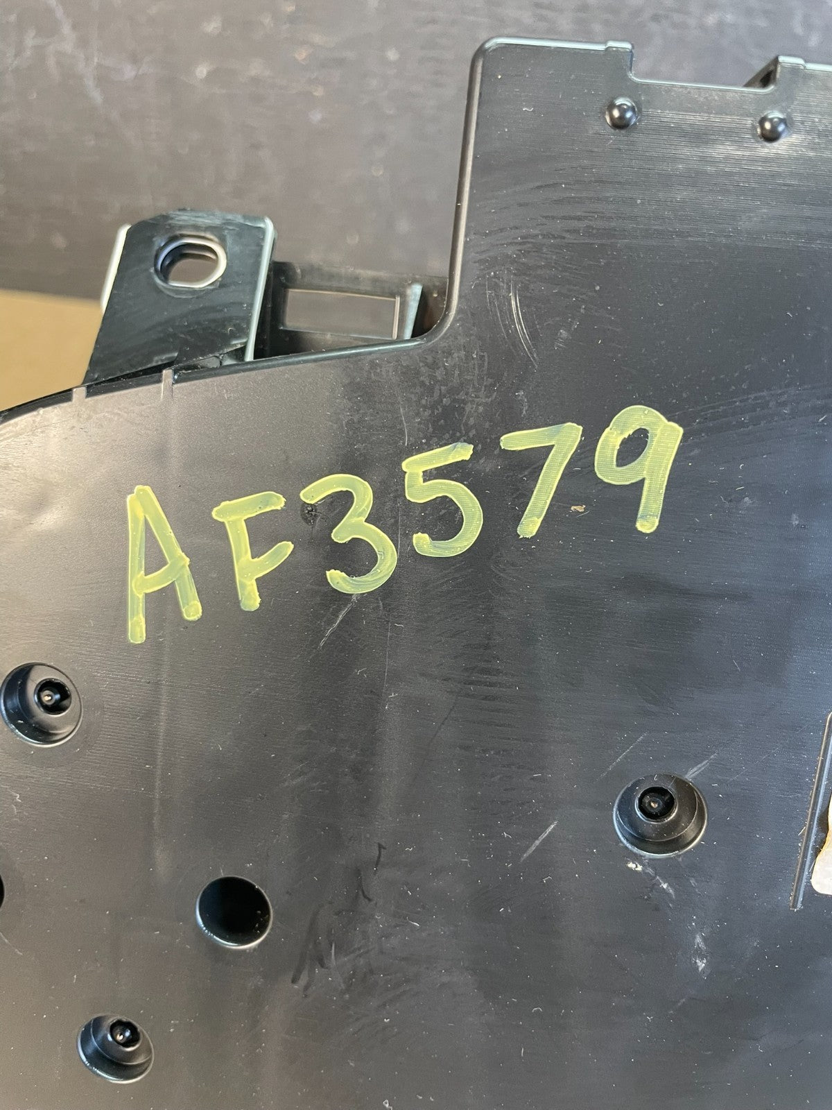 2007 to 2013 Chevrolet Silverado Suburban Cluster Gauge Speedometer af3579 DG9
